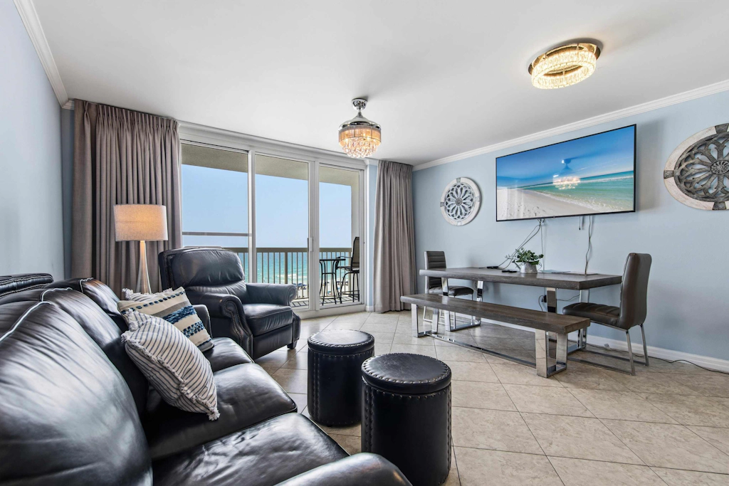Beachfront, 5th-floor condo with amazing views, pools, hot tub, & gyms