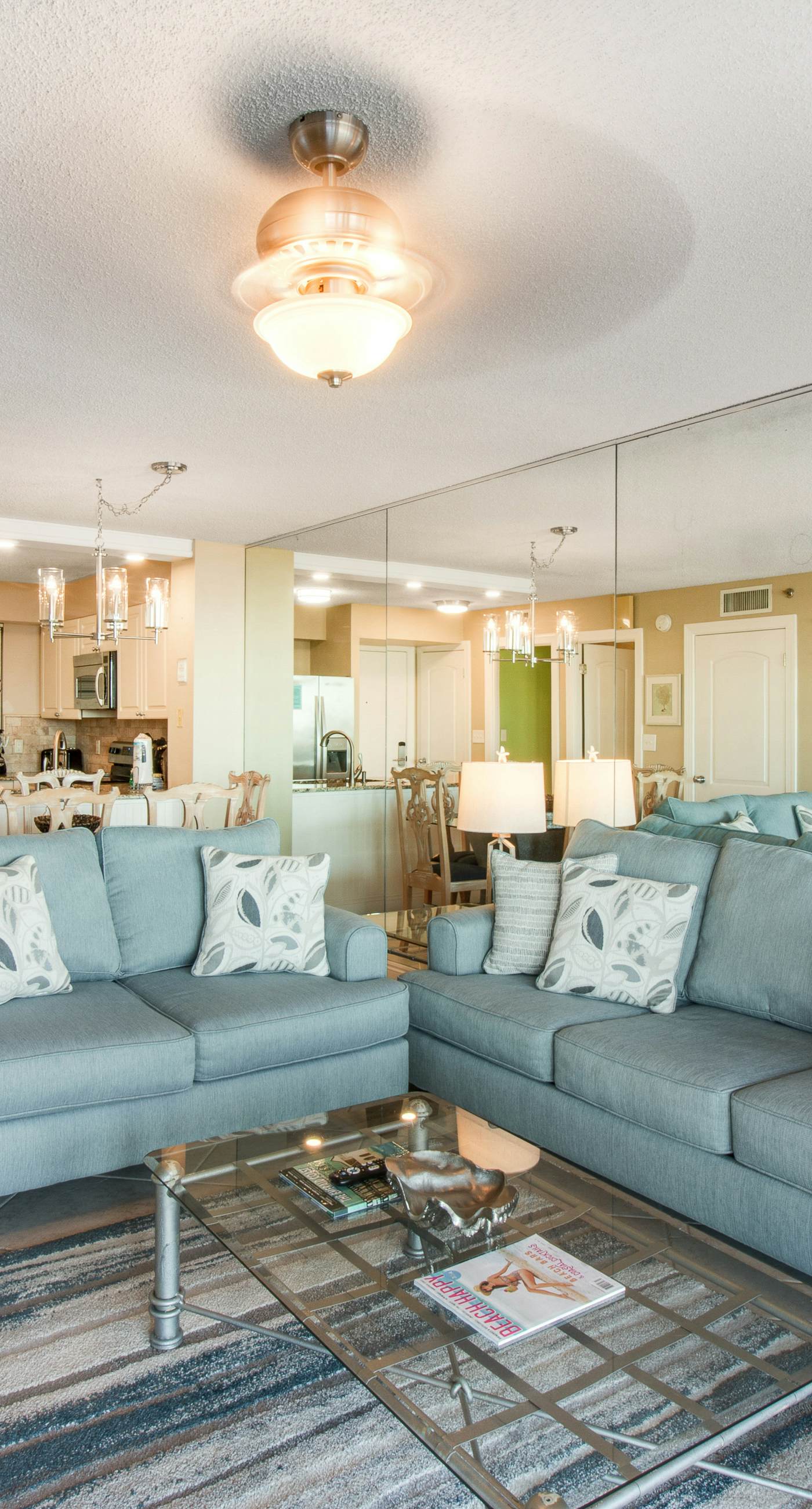 Gorgeous bay view condo, beach setup & bicycles included, Close to shopping