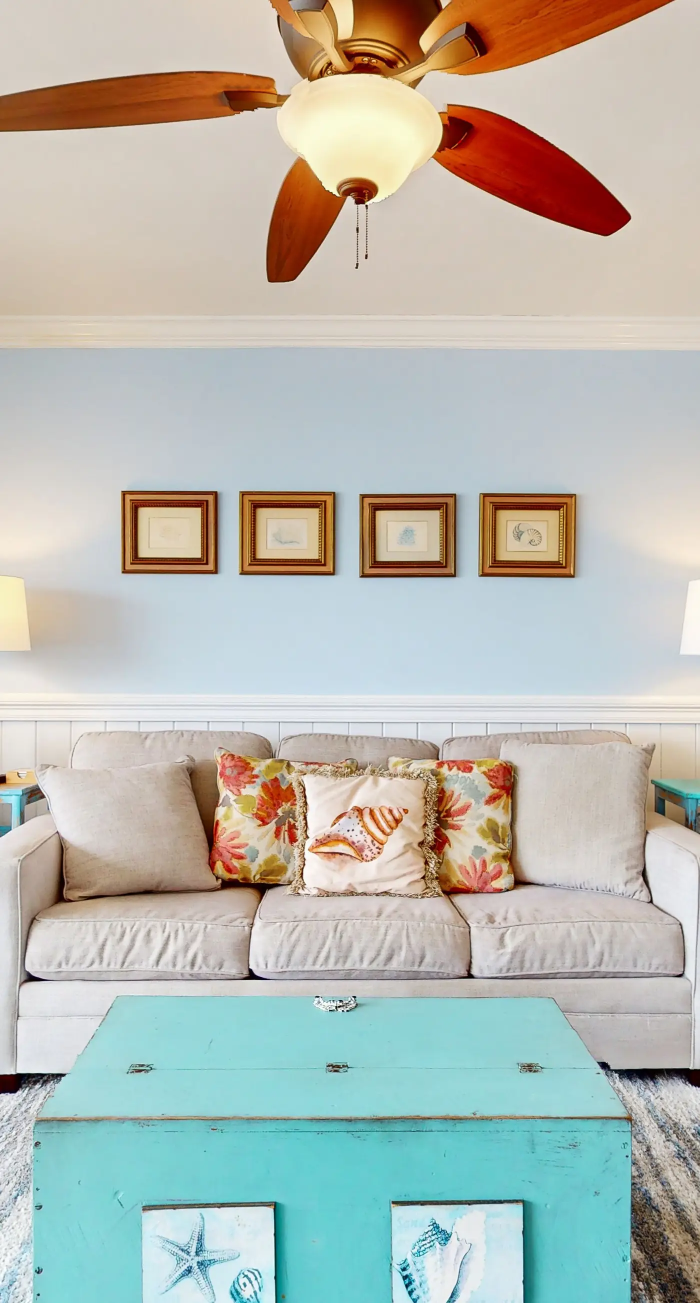 Beautiful condo, beach service & bicycles included, close to dining