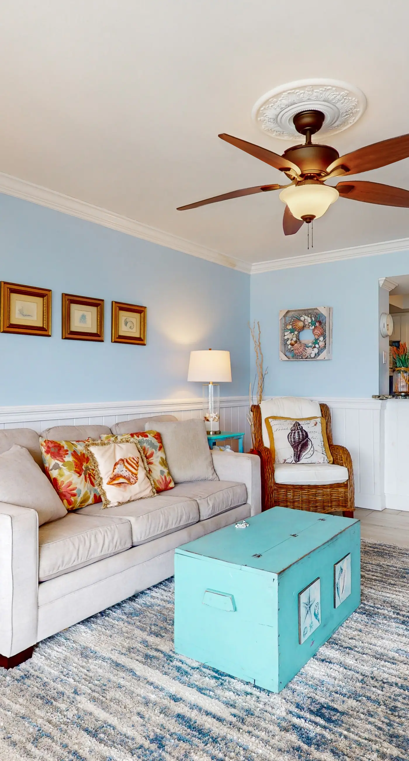 Beautiful condo, beach service & bicycles included, close to dining