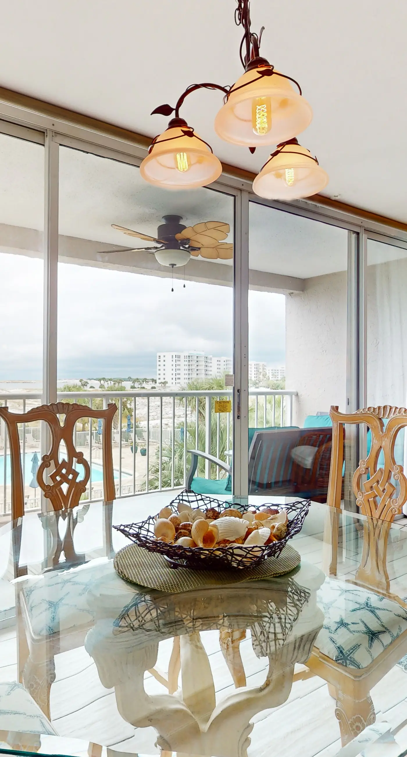 Beautiful condo, beach service & bicycles included, close to dining