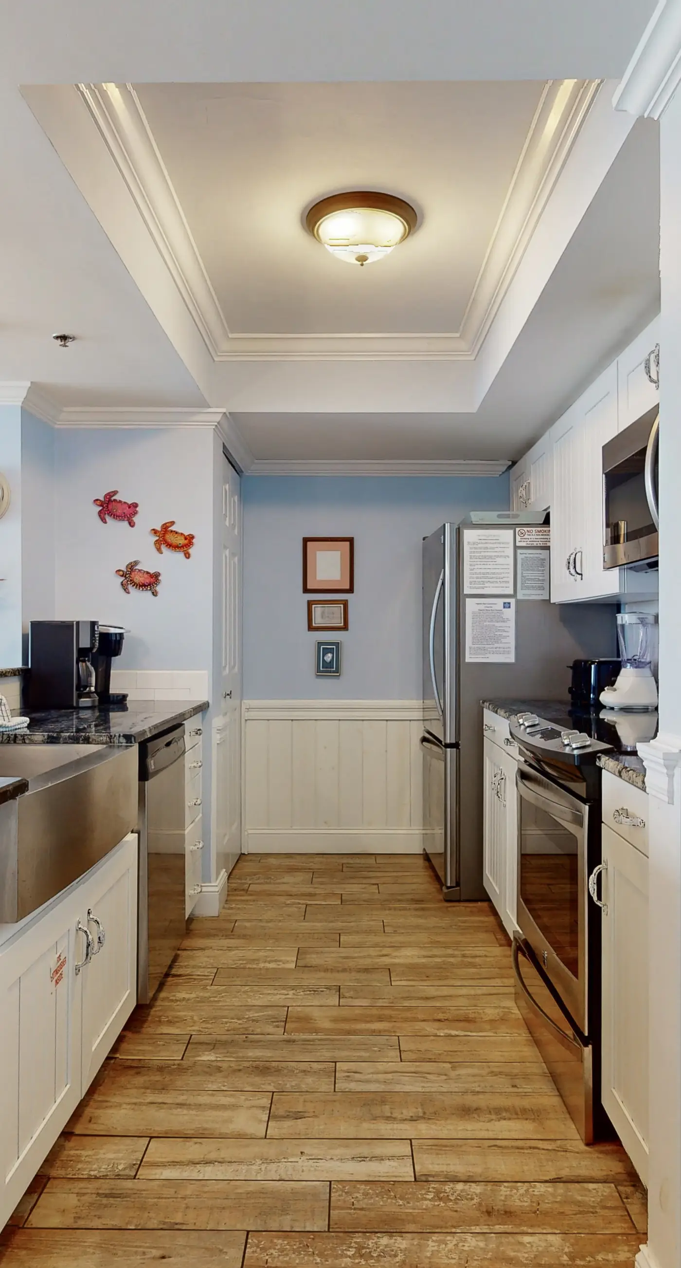 Beautiful condo, beach service & bicycles included, close to dining