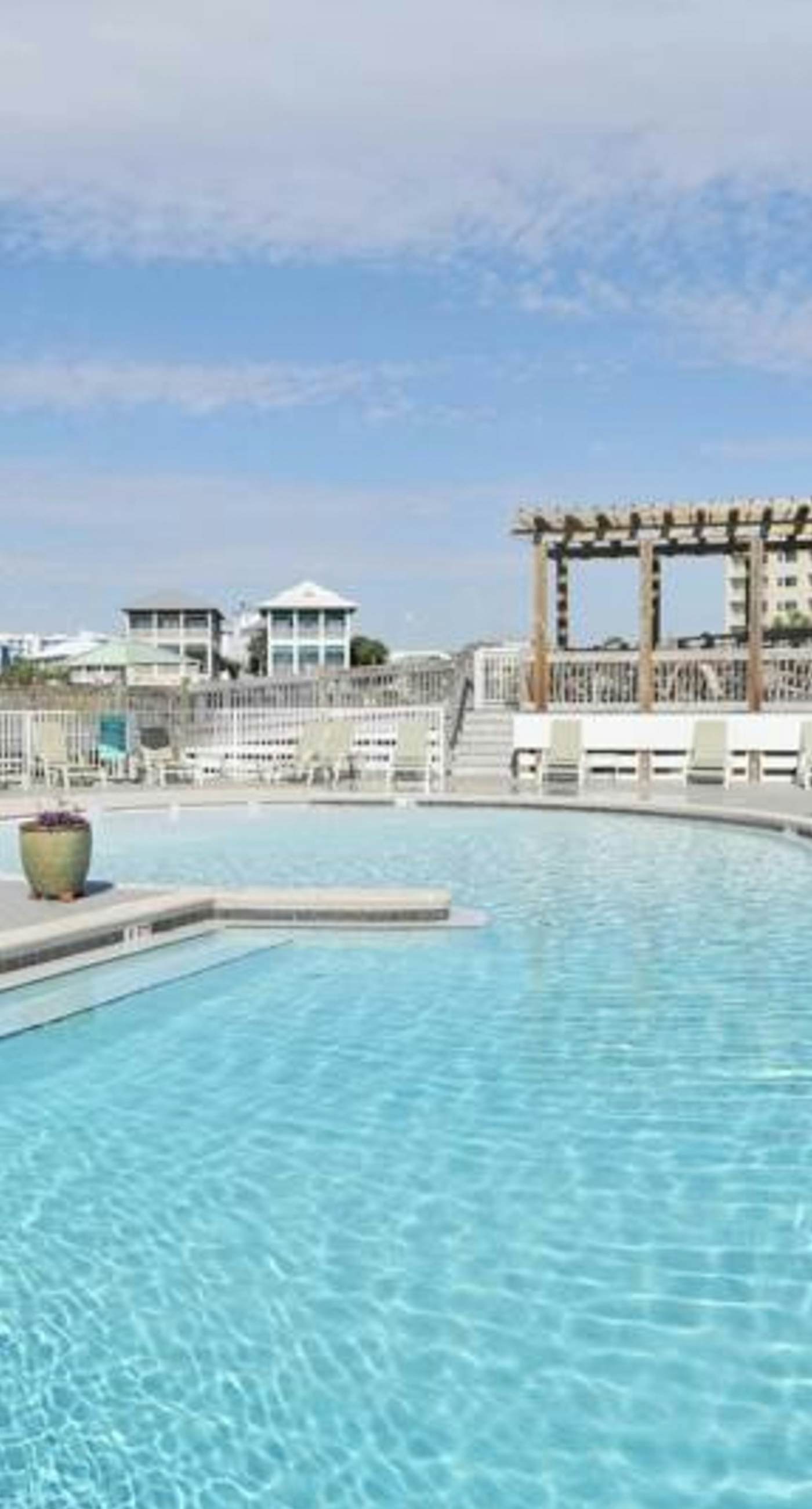 4th Floor Airy, open bay view condo, beach setup & close to everything