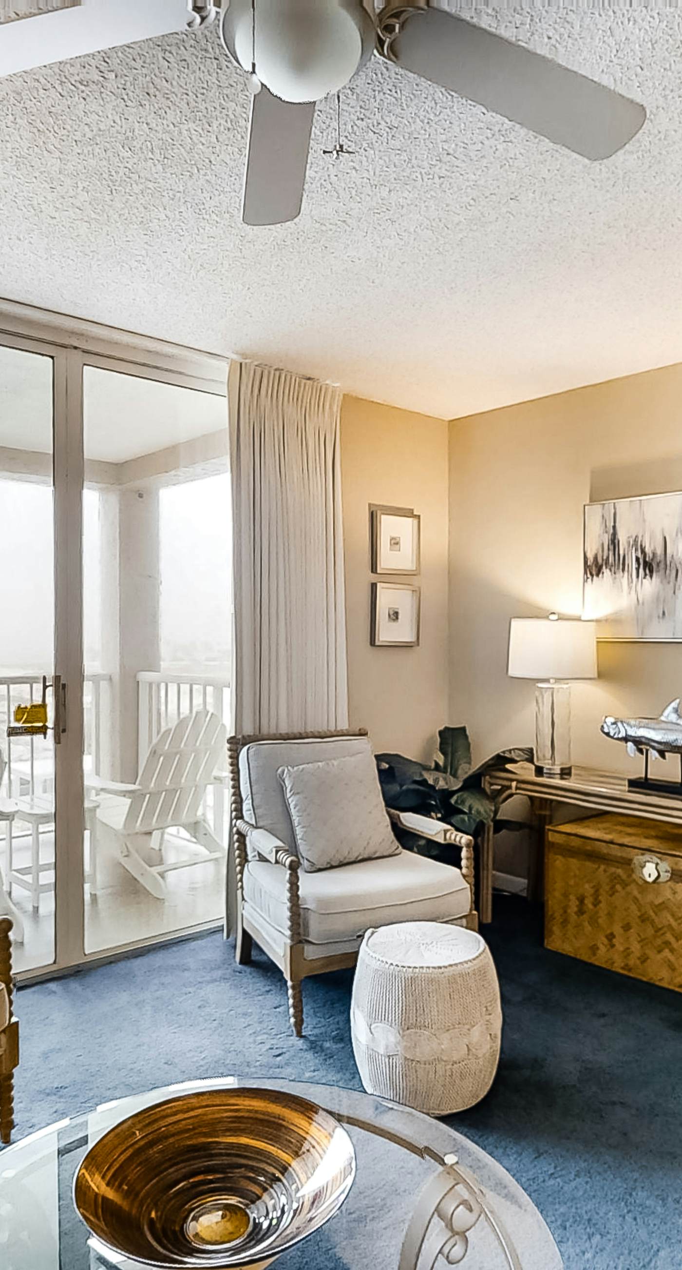 4th Floor Airy, open bay view condo, beach setup & close to everything