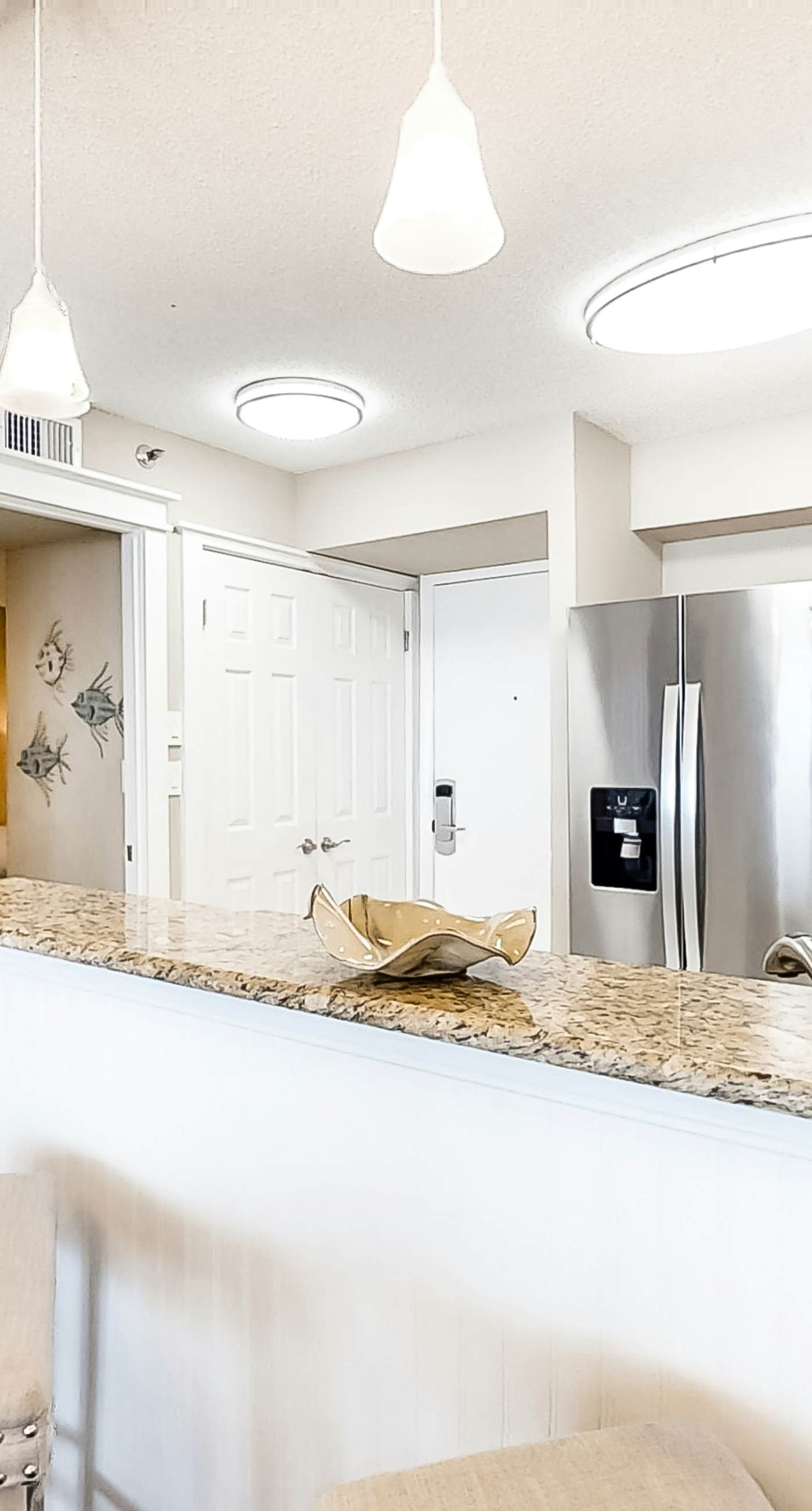 4th Floor Airy, open bay view condo, beach setup & close to everything