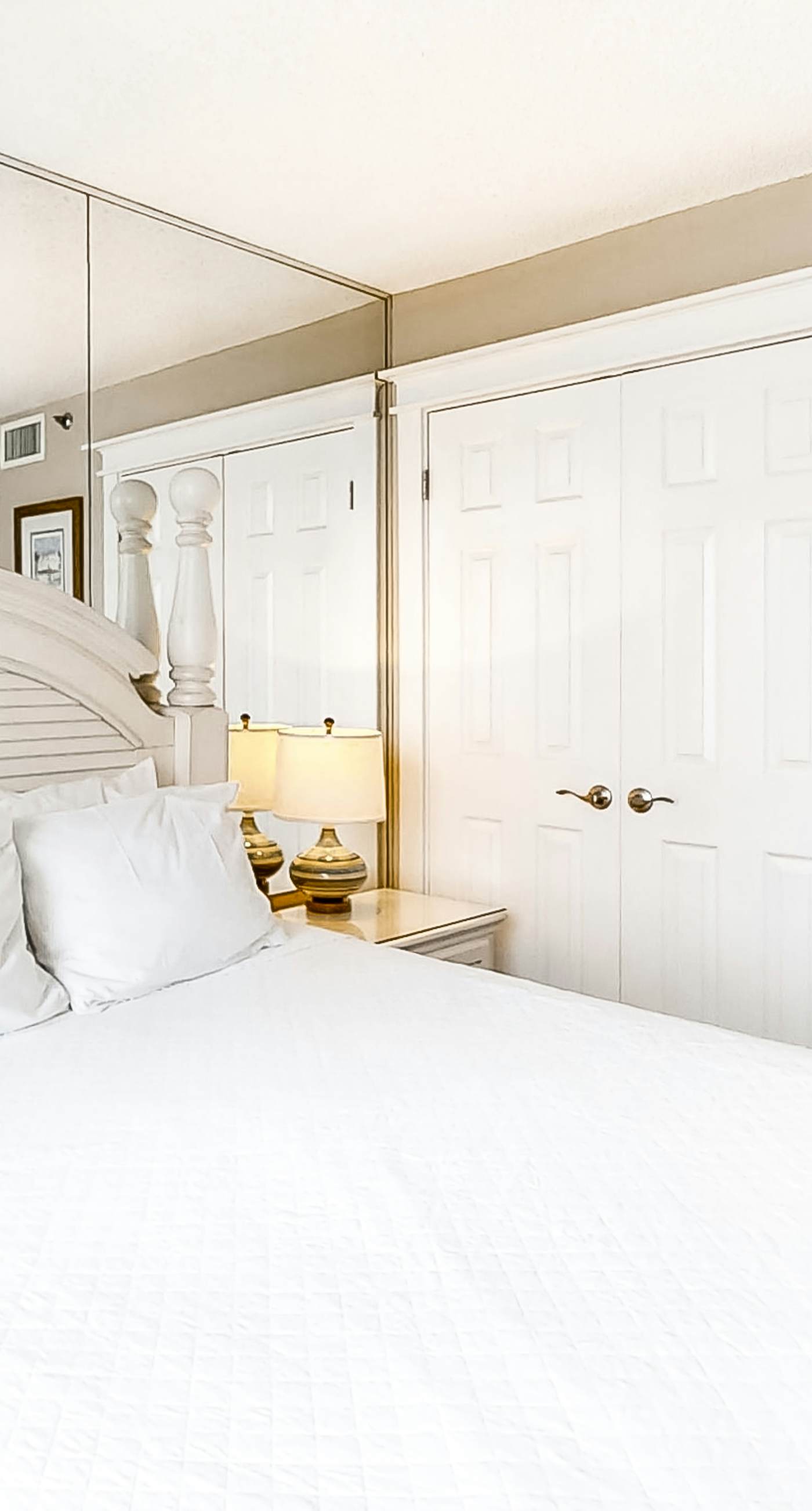 4th Floor Airy, open bay view condo, beach setup & close to everything