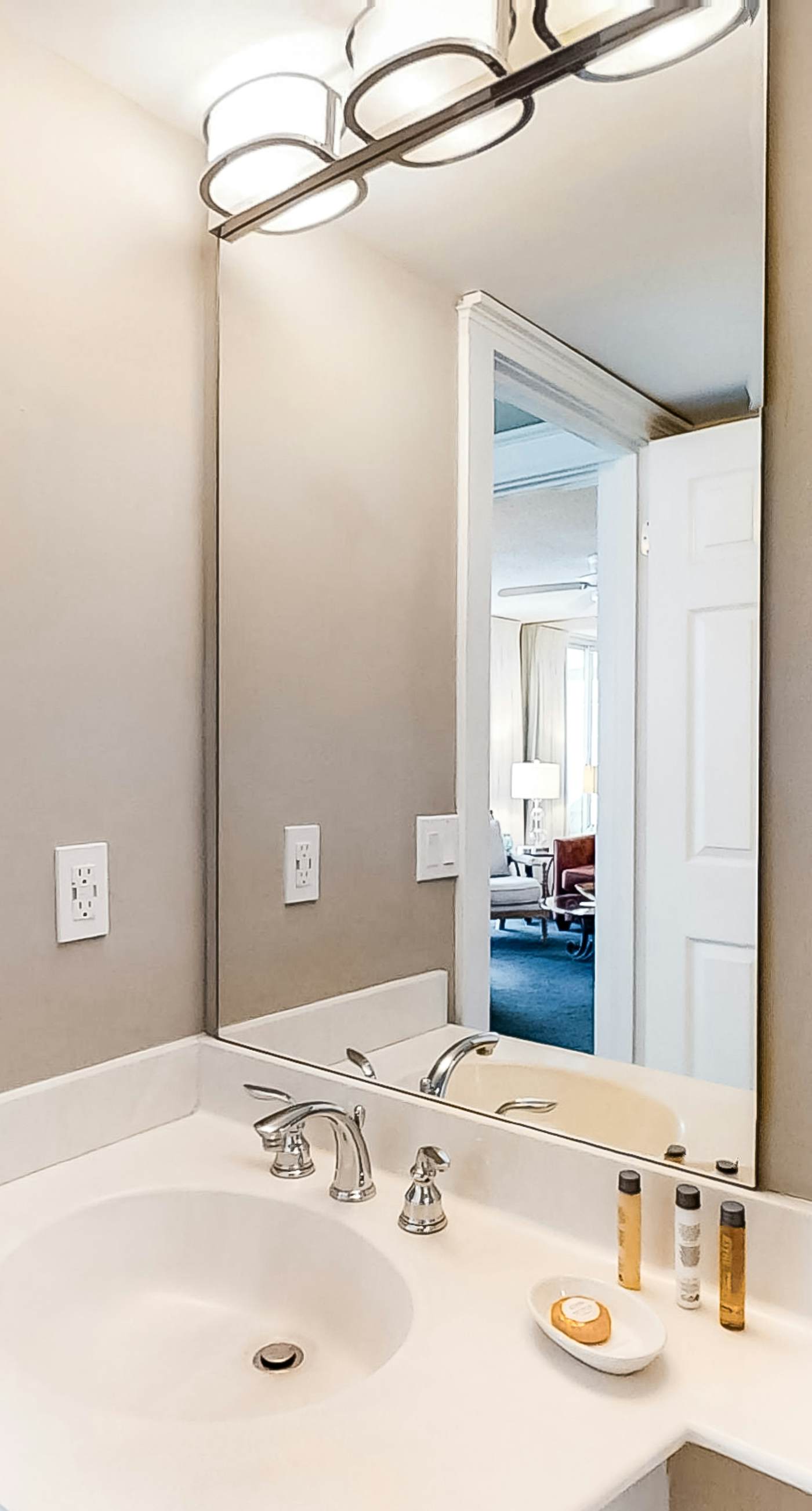 4th Floor Airy, open bay view condo, beach setup & close to everything