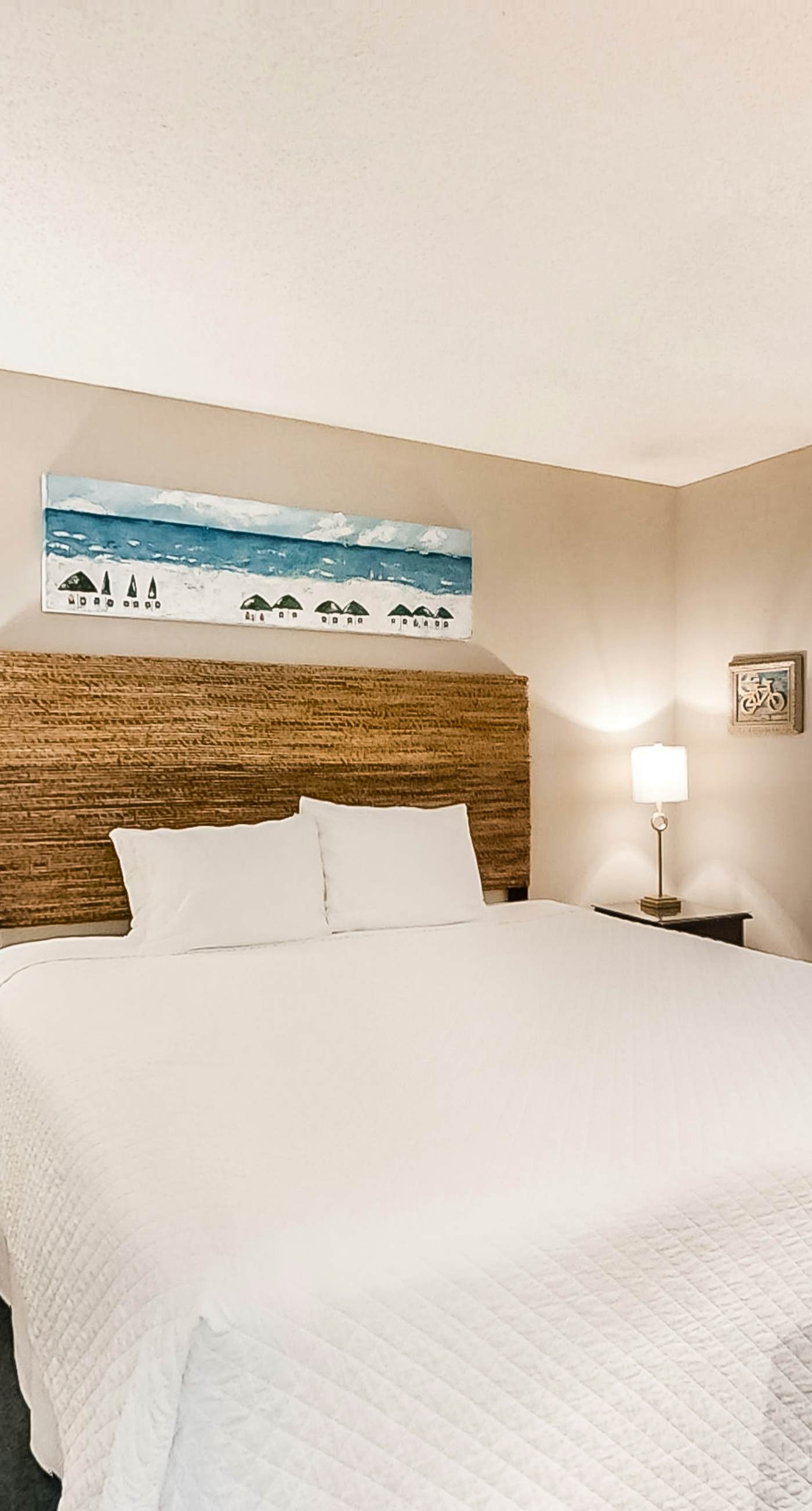 4th Floor Airy, open bay view condo, beach setup & close to everything