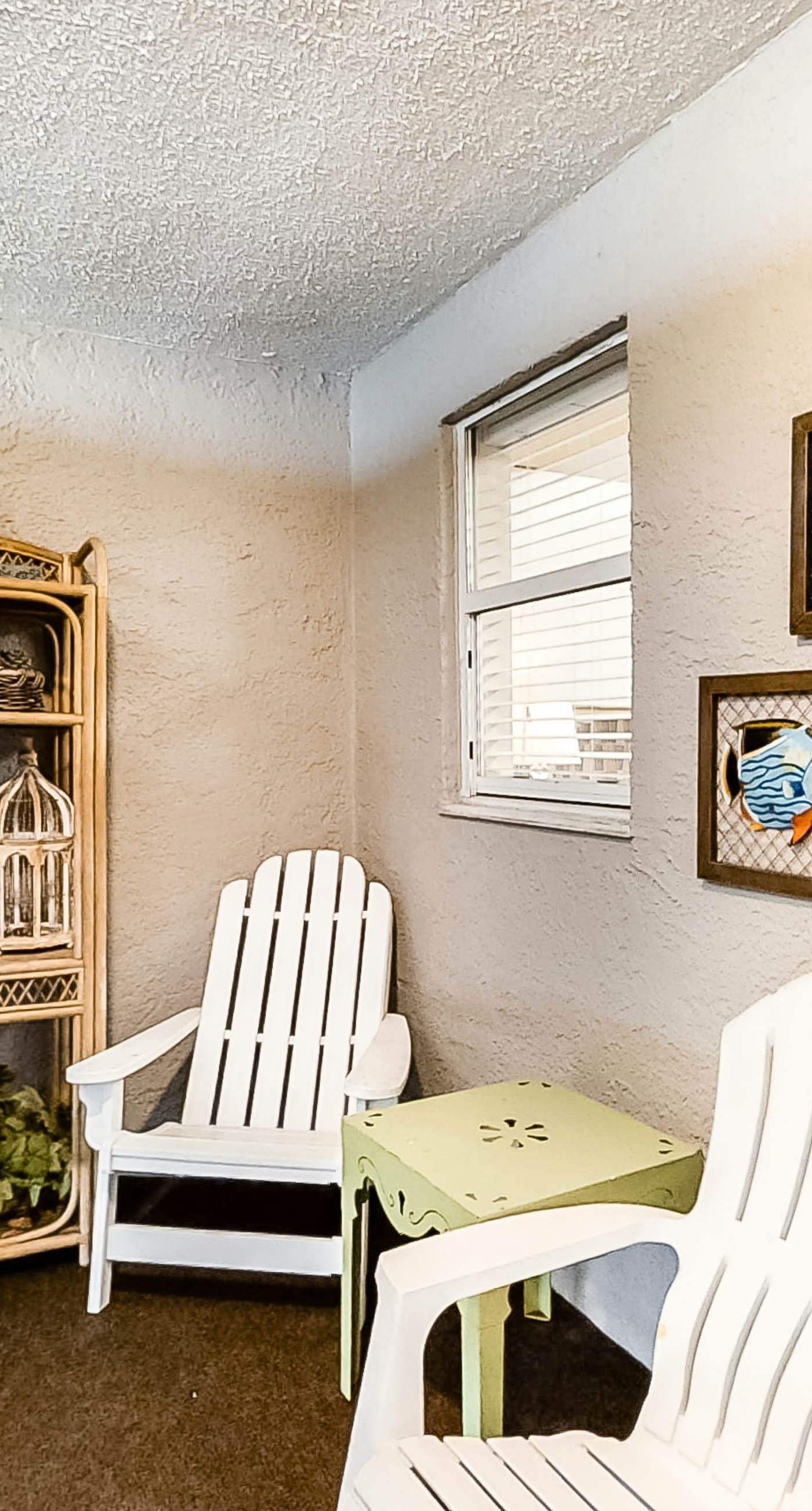 4th Floor Airy, open bay view condo, beach setup & close to everything