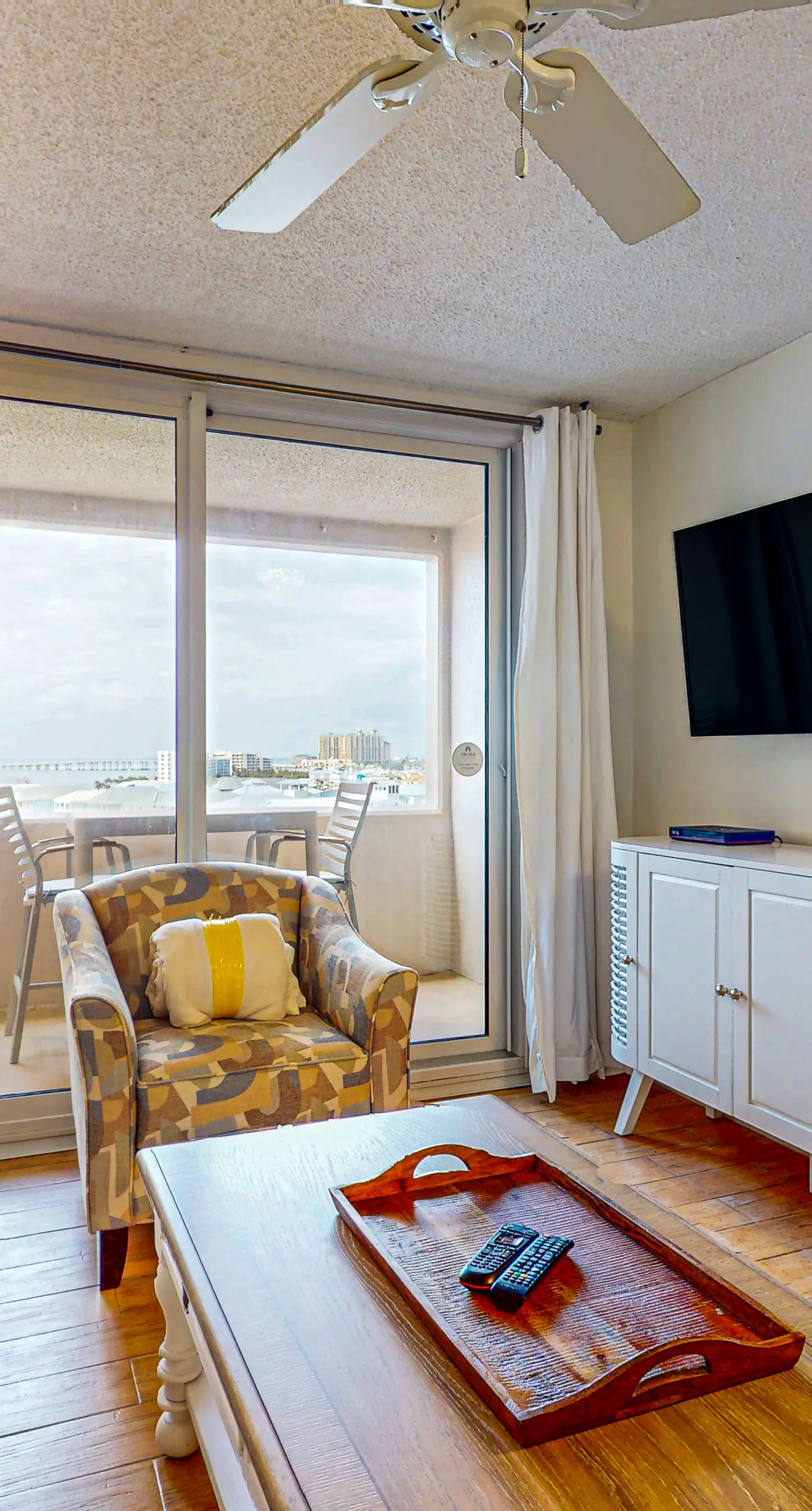 Comfortable Bay View Unit, Near dining, shopping, and more