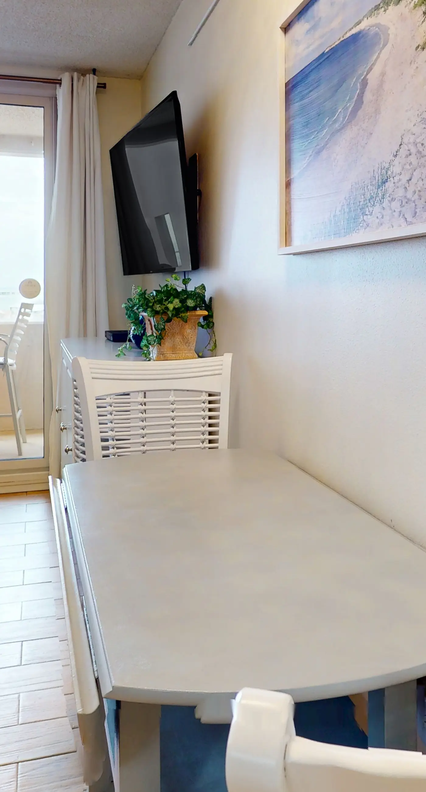 Comfortable Bay View Unit, Near dining, shopping, and more