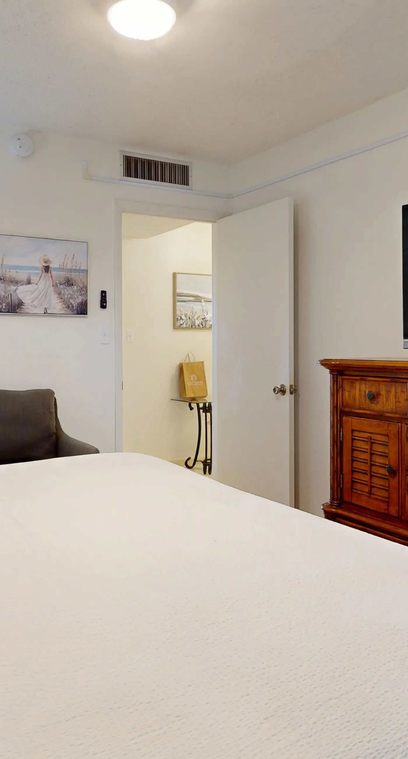 Comfortable Bay View Unit, Near dining, shopping, and more