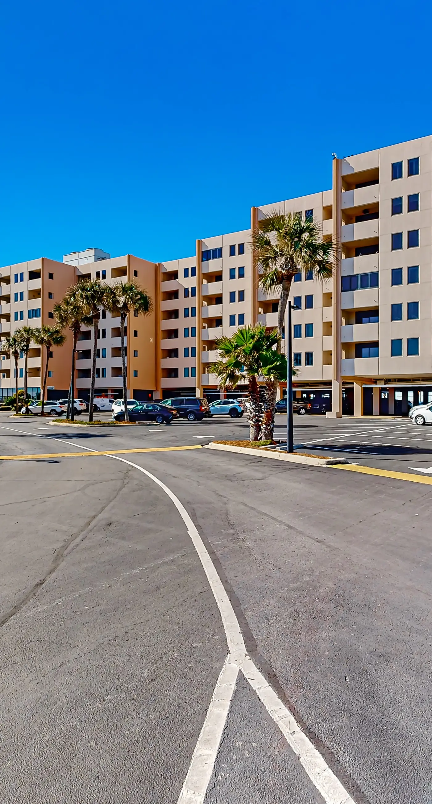 Comfortable Bay View Unit, Near dining, shopping, and more