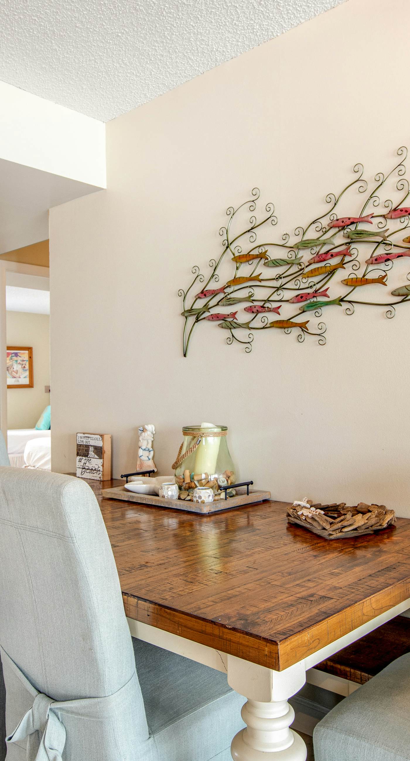 4th Floor Open, airy condo, 2 beach chairs & bicycles included, Close to dining