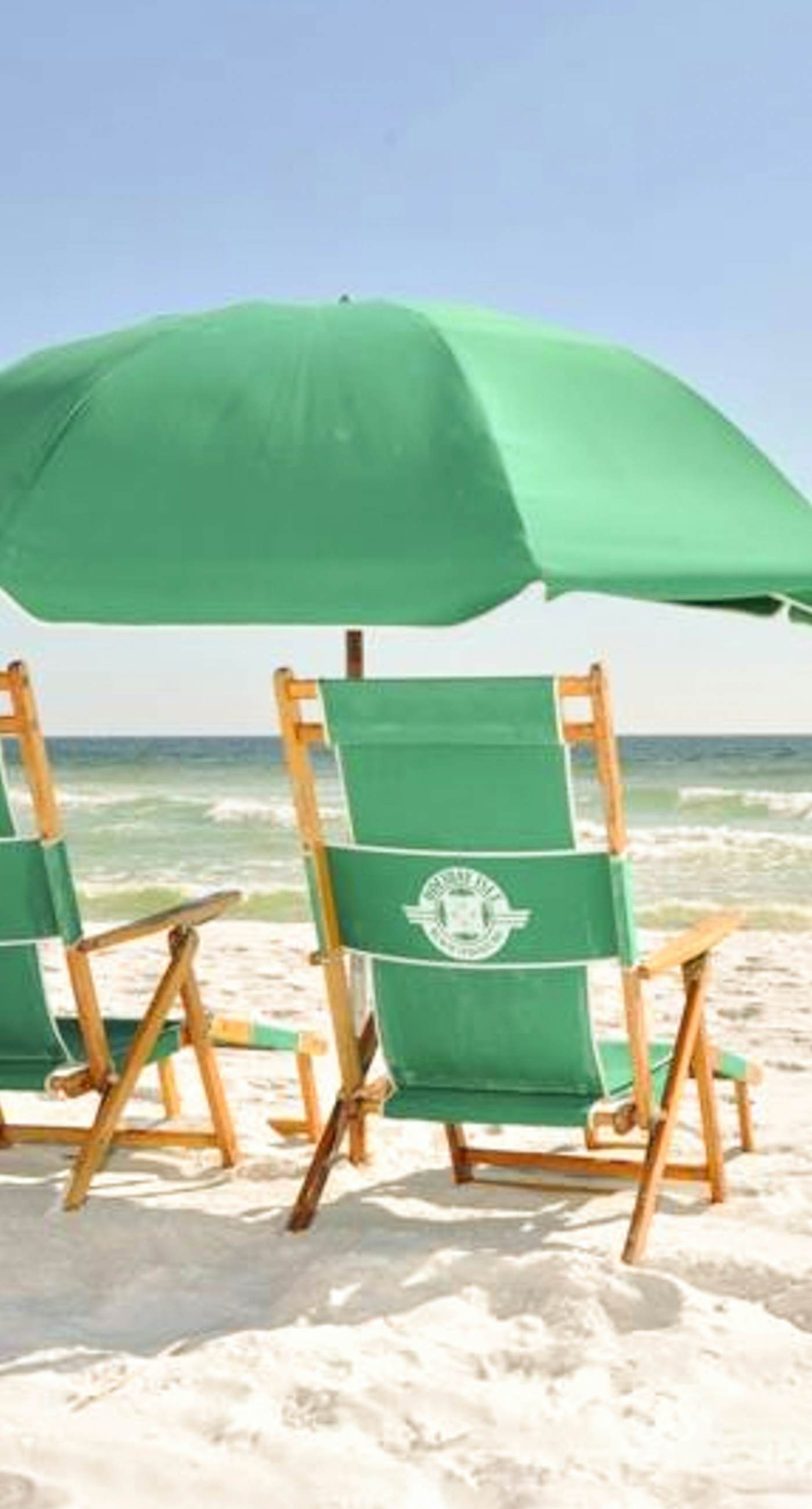 4th Floor Open, airy condo, 2 beach chairs & bicycles included, Close to dining