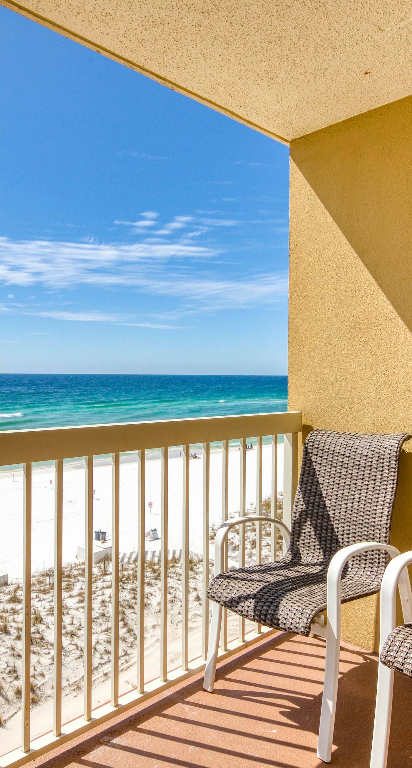 Beachfront condo with gorgeous Gulf view, balcony, pools & hot tub