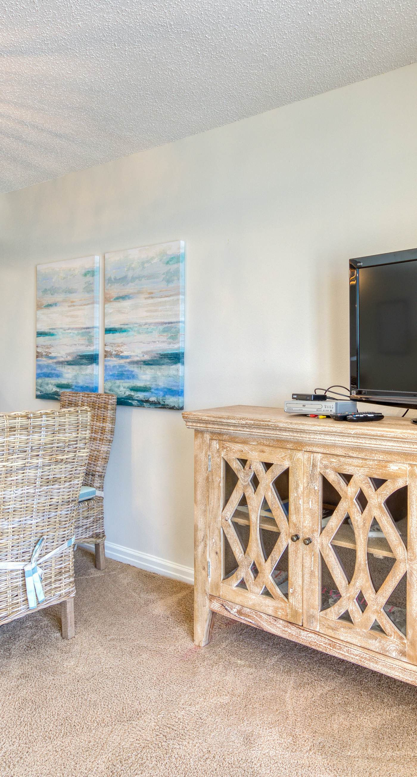 Beachfront condo with gorgeous Gulf view, balcony, pools & hot tub