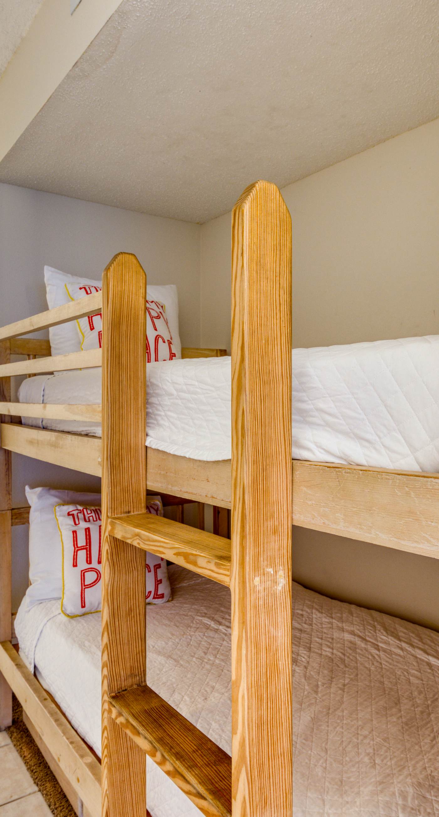 Beachfront condo with gorgeous Gulf view, balcony, pools & hot tub