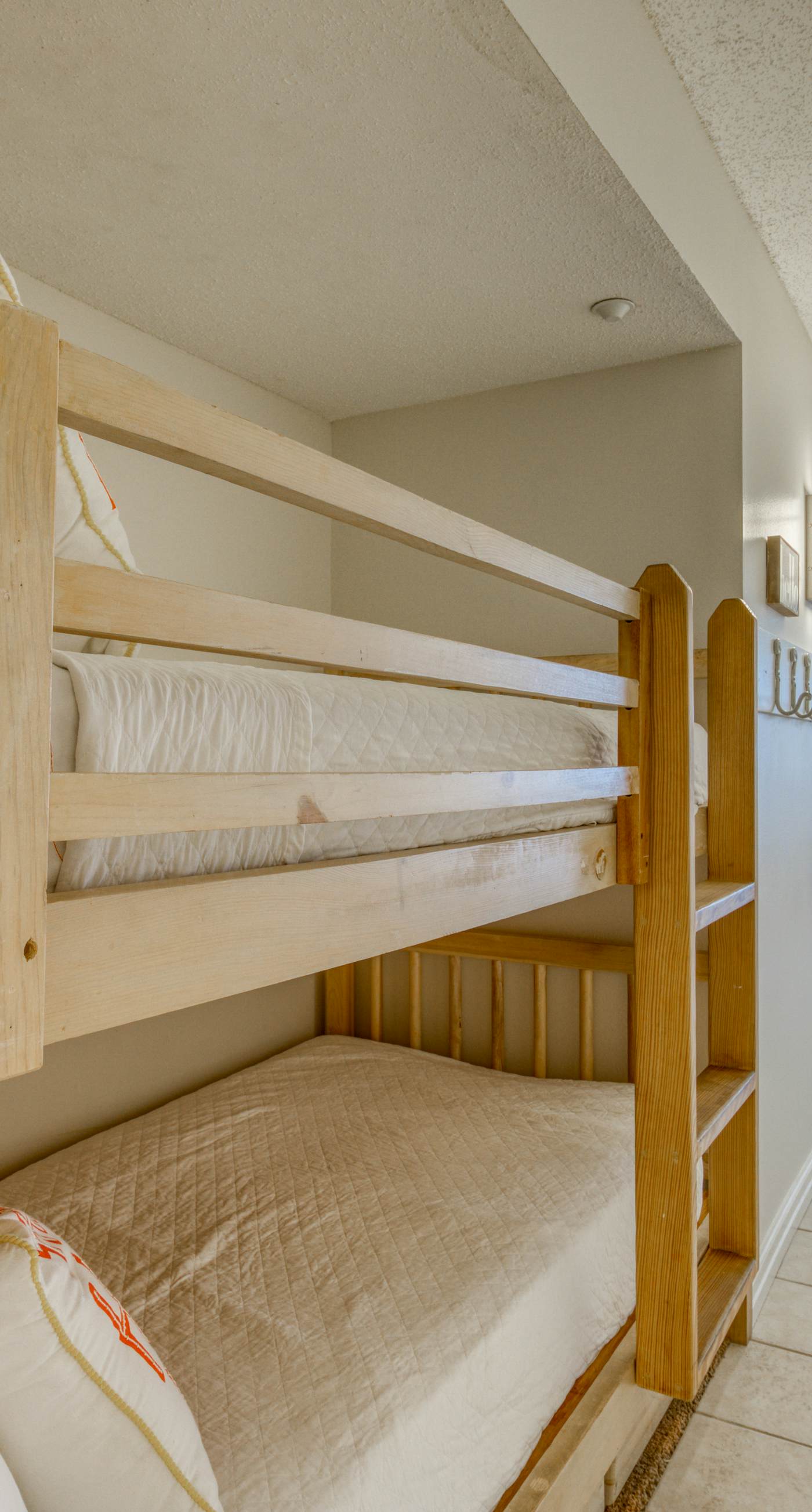 Beachfront condo with gorgeous Gulf view, balcony, pools & hot tub