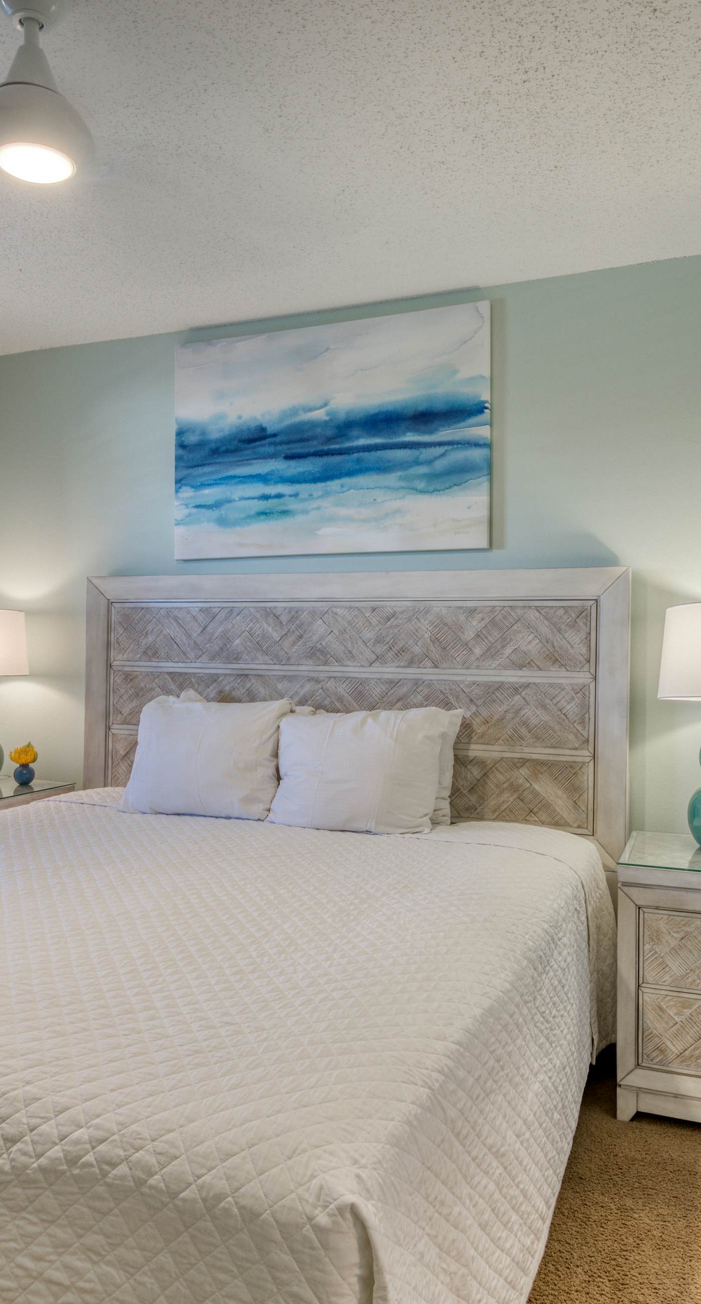 Beachfront condo with gorgeous Gulf view, balcony, pools & hot tub