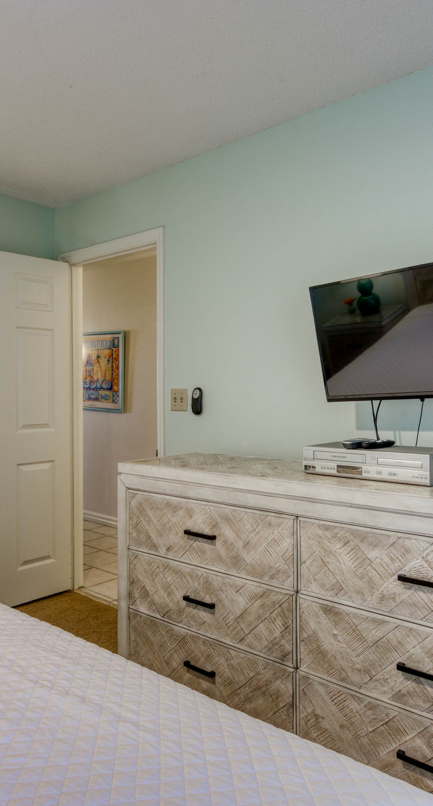 Beachfront condo with gorgeous Gulf view, balcony, pools & hot tub