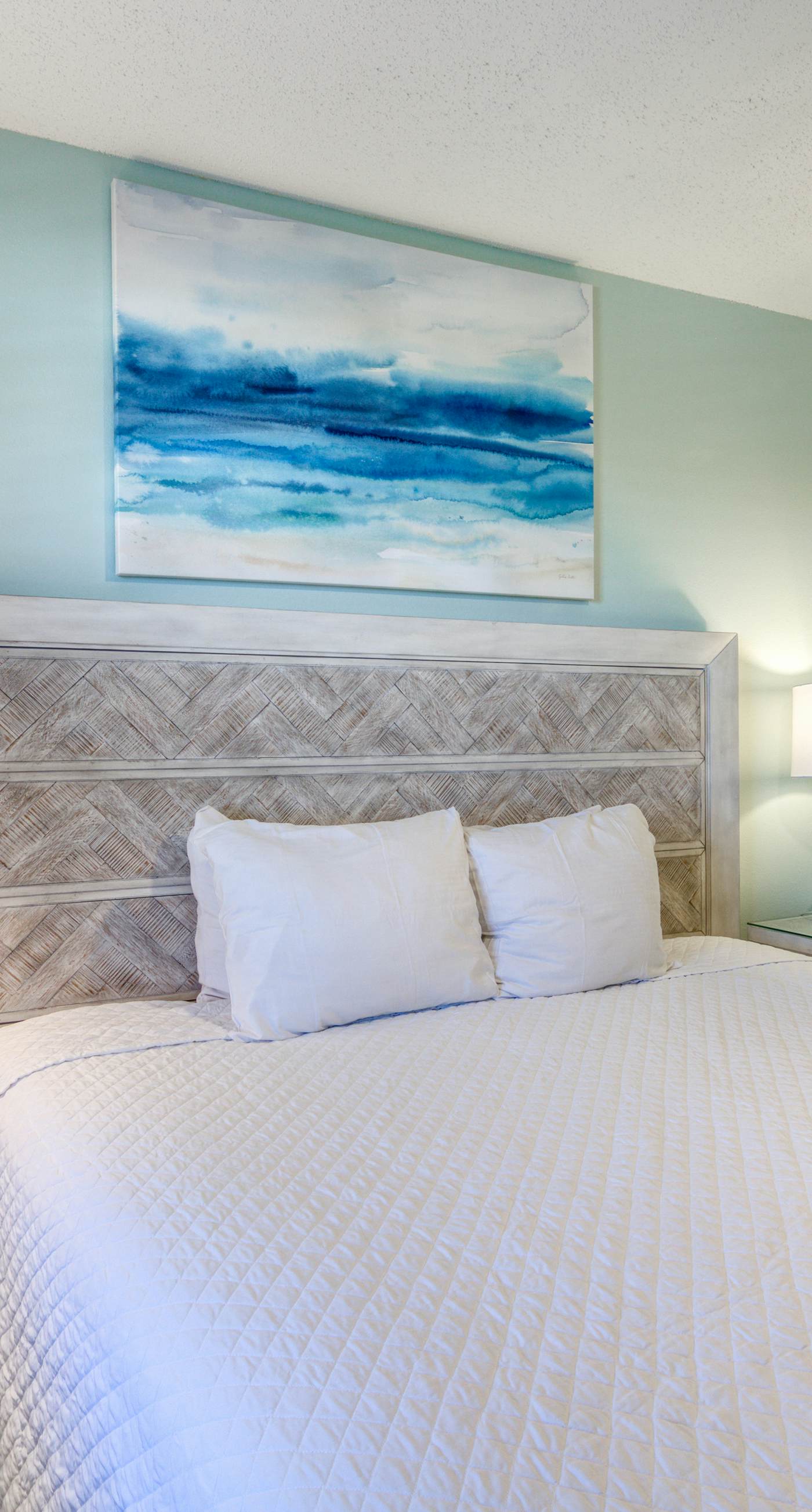 Beachfront condo with gorgeous Gulf view, balcony, pools & hot tub