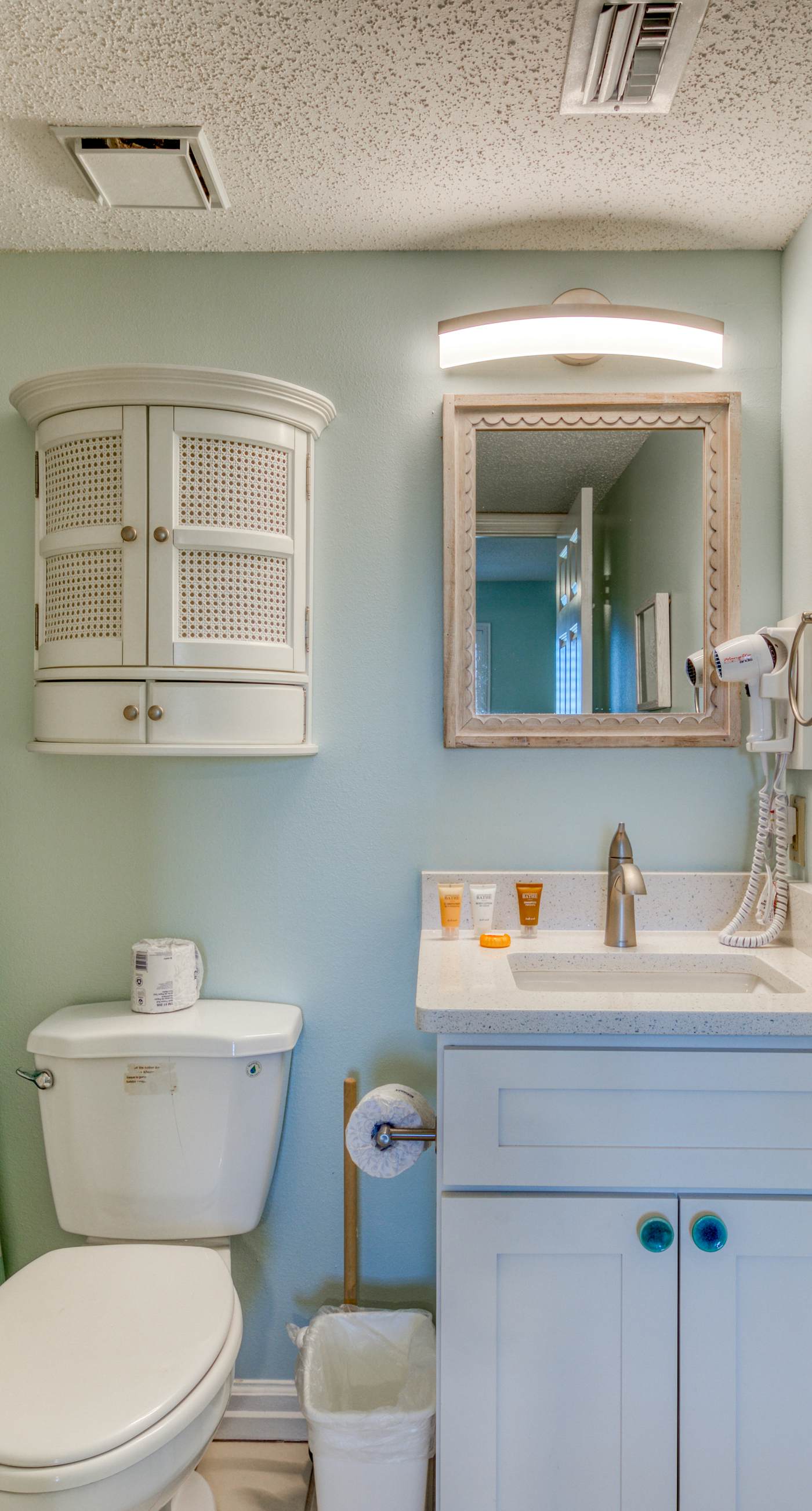 Beachfront condo with gorgeous Gulf view, balcony, pools & hot tub