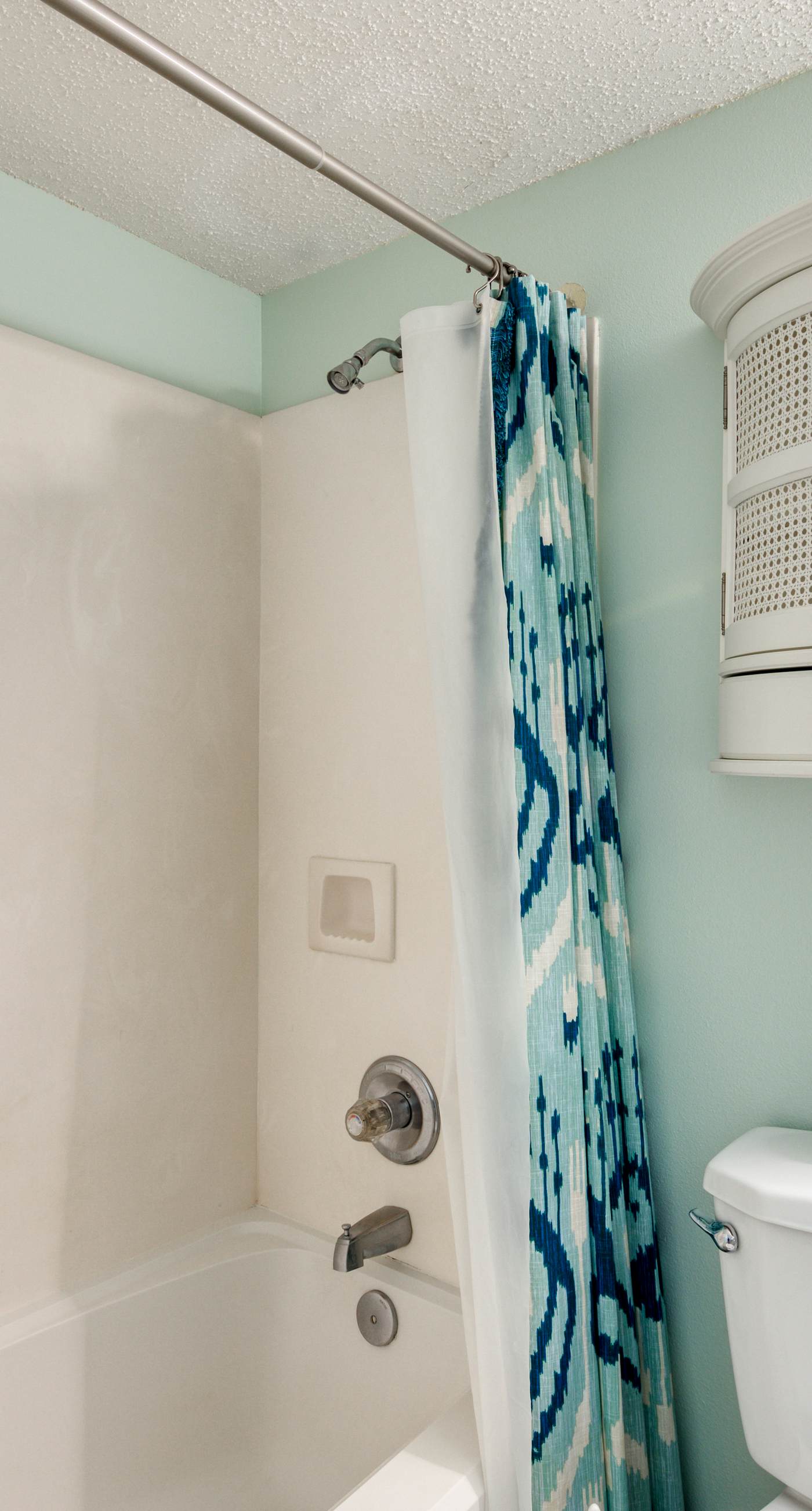 Beachfront condo with gorgeous Gulf view, balcony, pools & hot tub