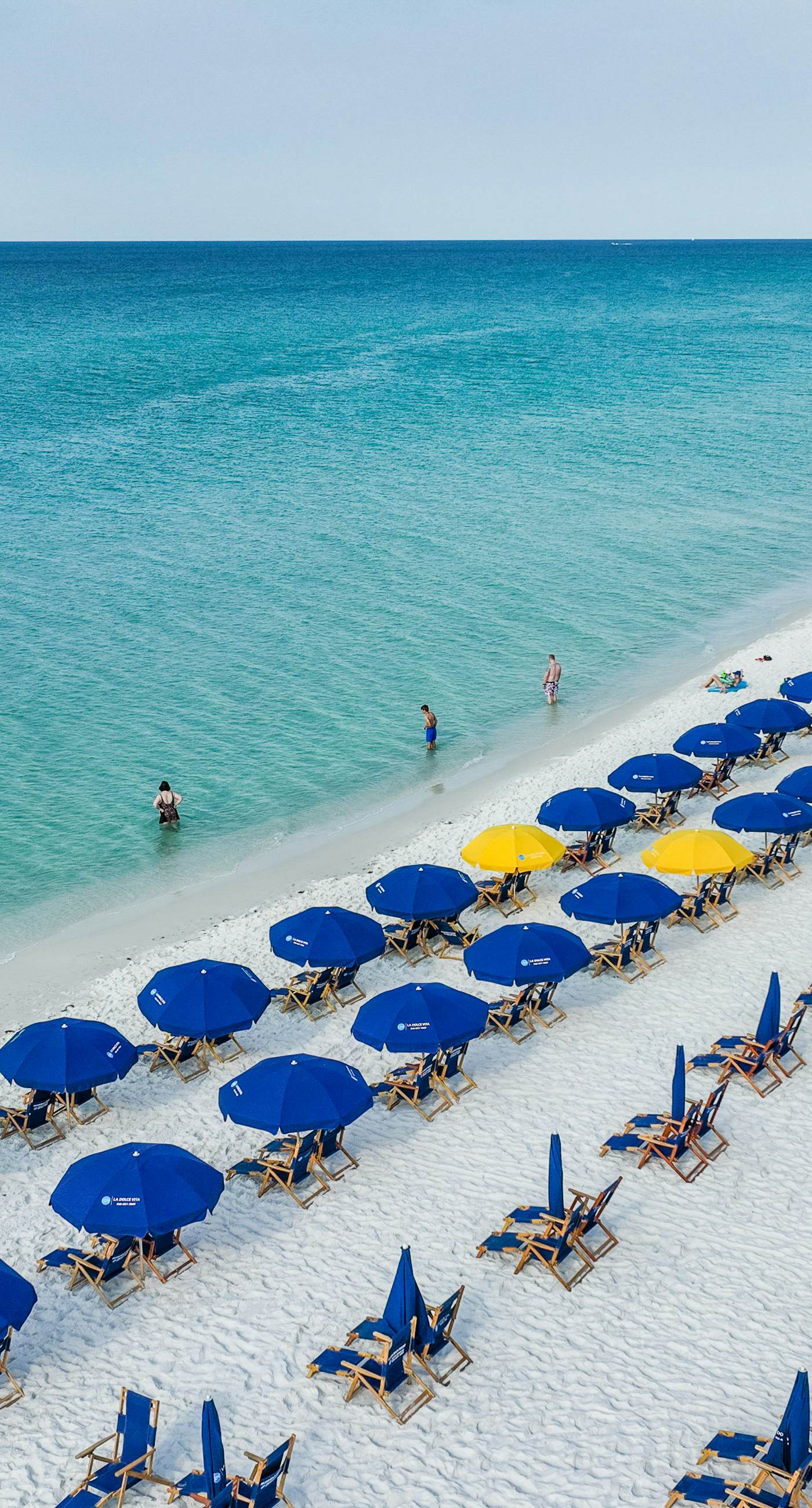 Beachfront condo with gorgeous Gulf view, balcony, pools & hot tub