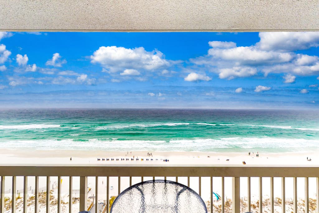 Gulf-front, 10th-floor condo with stunning Gulf views, pools & hot tubs