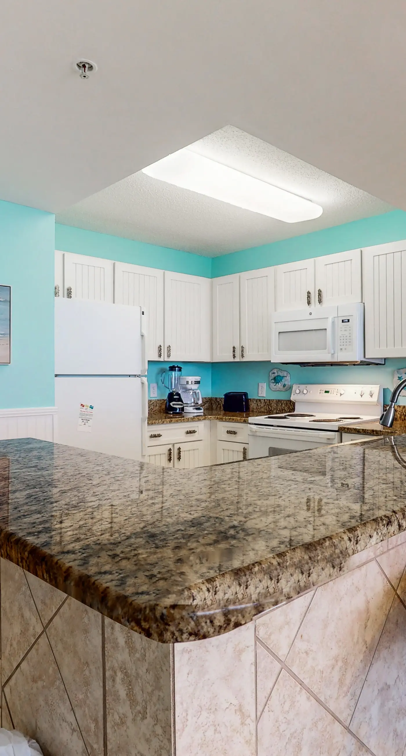 Gulf-front, 10th-floor condo with stunning Gulf views, pools & hot tubs