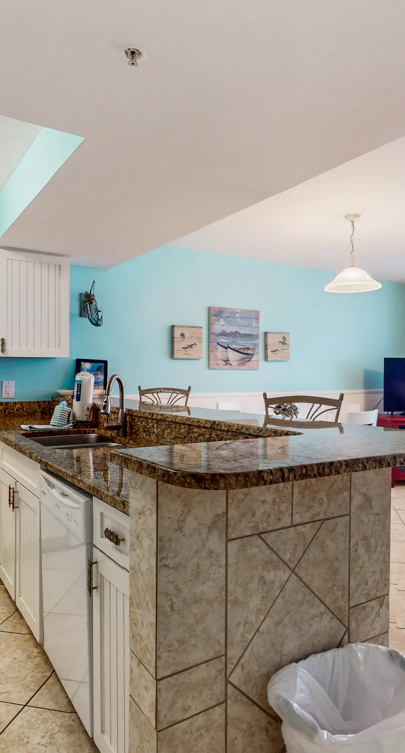 Gulf-front, 10th-floor condo with stunning Gulf views, pools & hot tubs