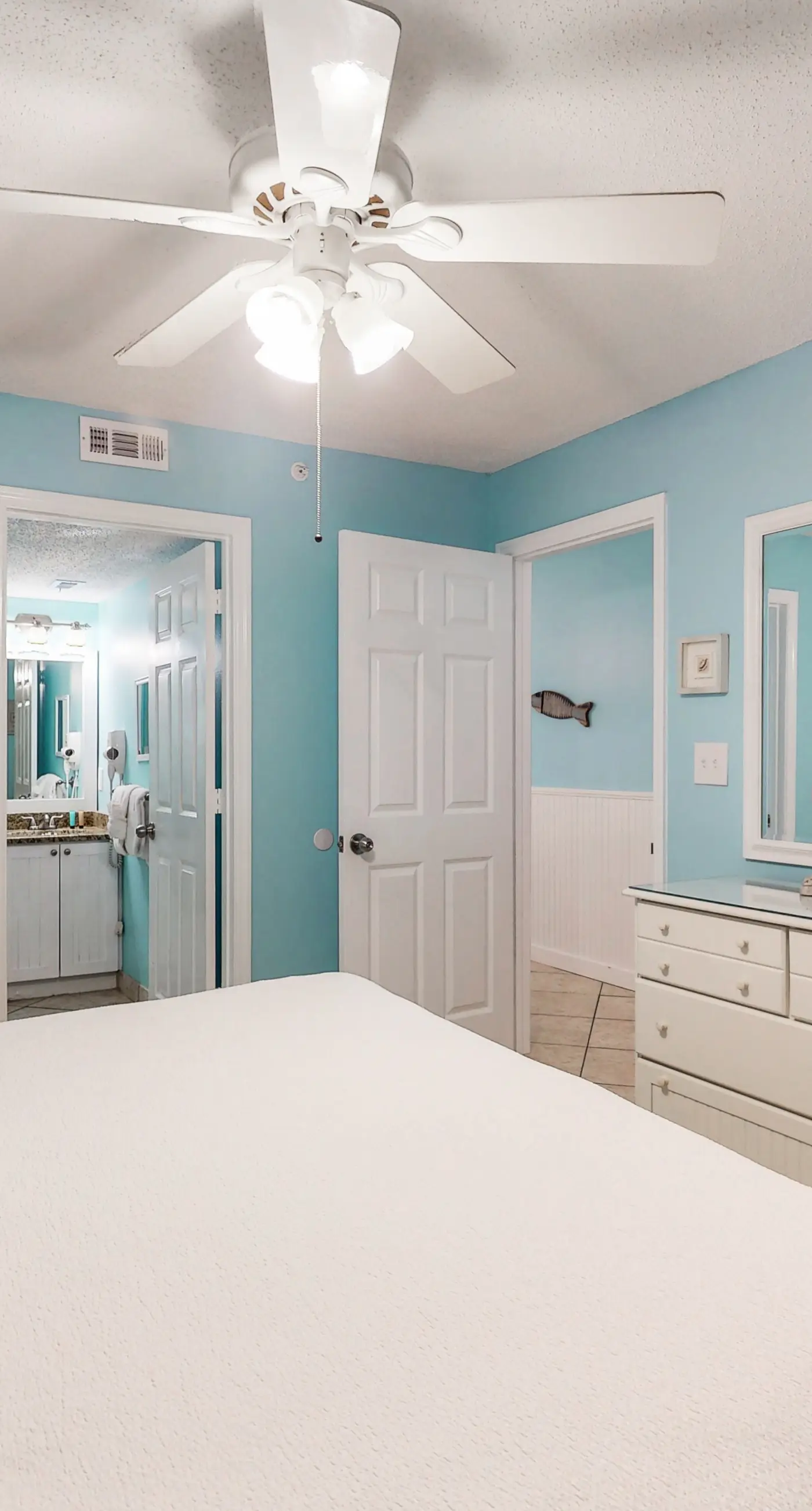 Gulf-front, 10th-floor condo with stunning Gulf views, pools & hot tubs