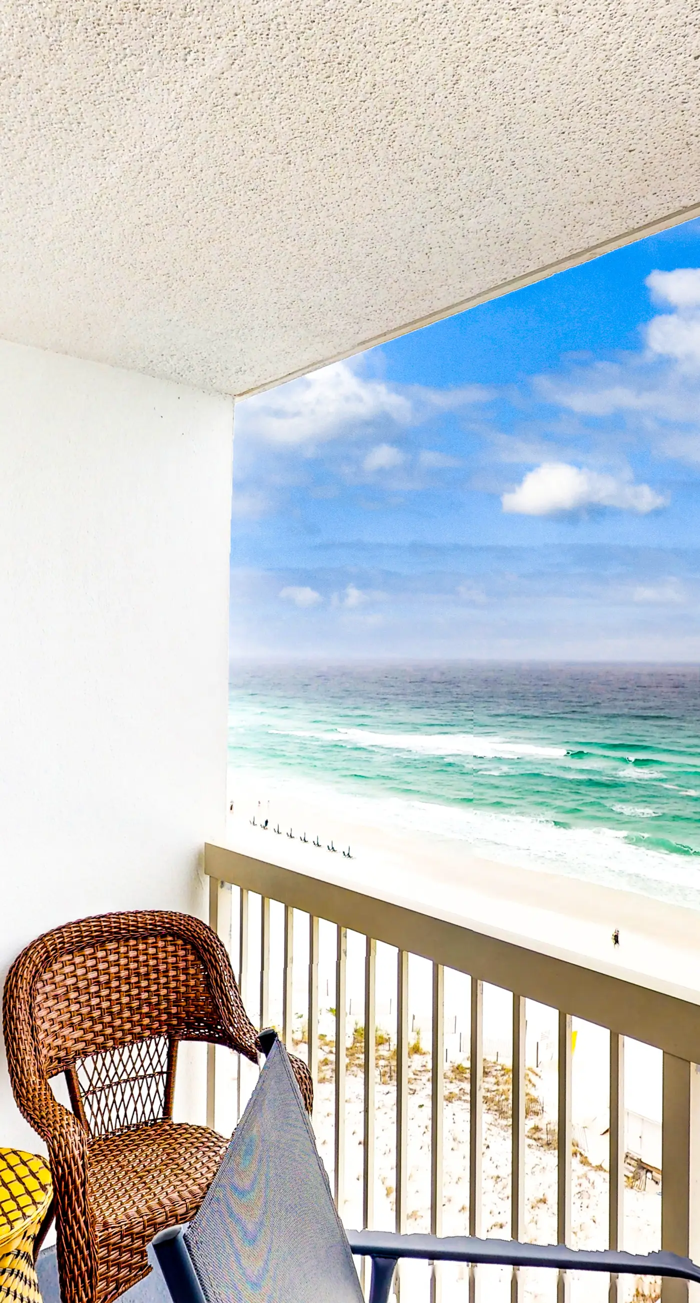 Gulf-front, 10th-floor condo with stunning Gulf views, pools & hot tubs