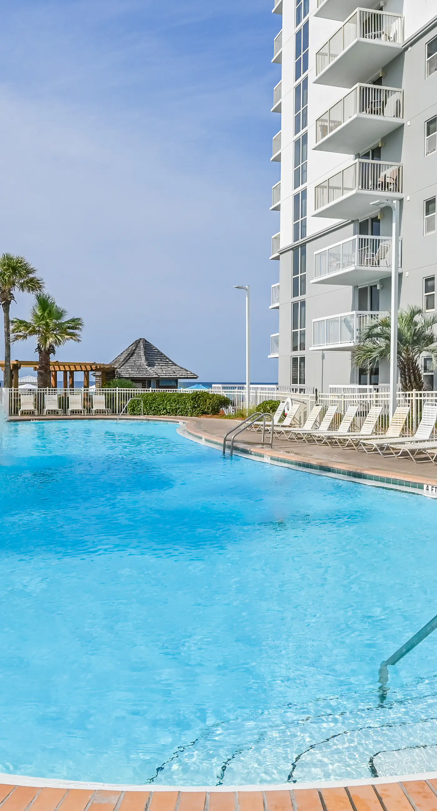 Gulf-front, 10th-floor condo with stunning Gulf views, pools & hot tubs