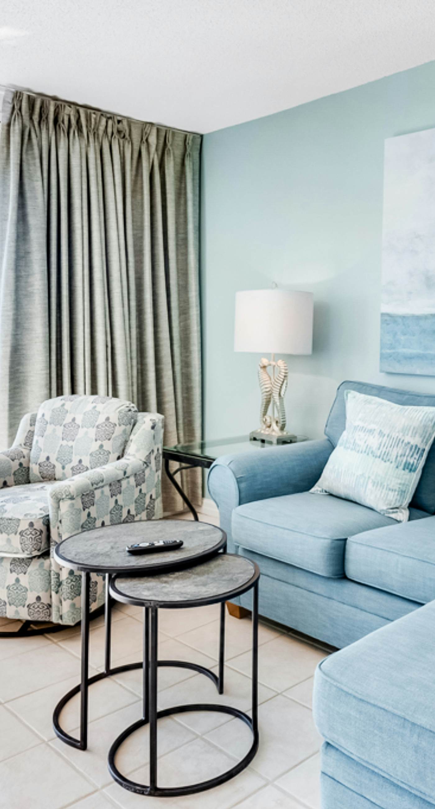 Gulf-front condo with stunning 11th-floor views, pools, hot tub & gyms