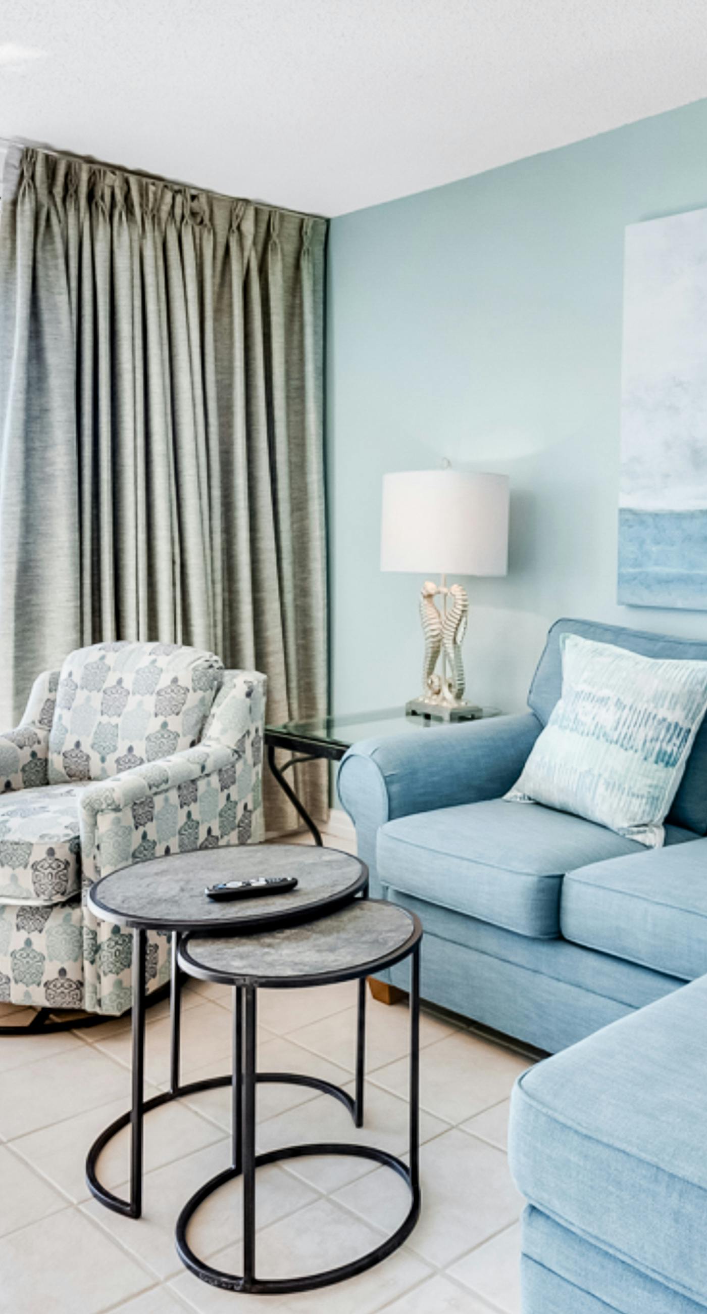 Gulf-front condo with stunning 11th-floor views, pools, hot tub & gyms