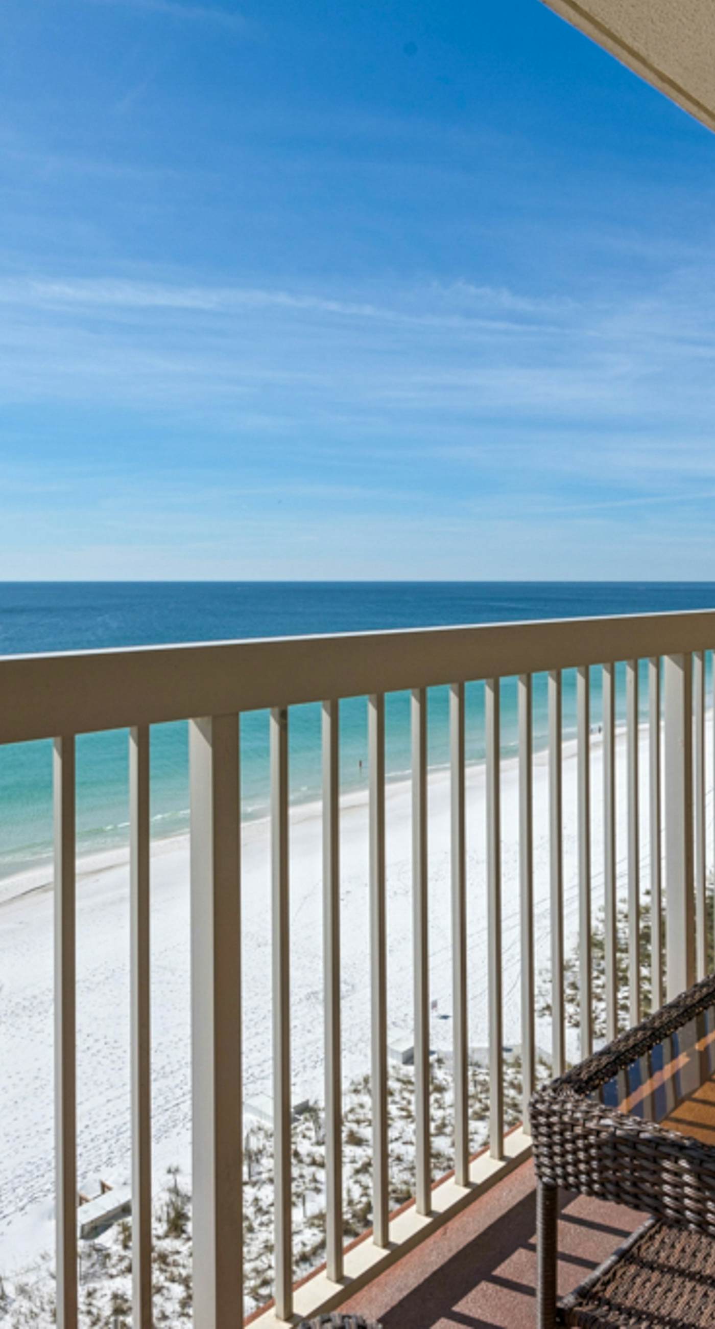 Gulf-front condo with stunning 11th-floor views, pools, hot tub & gyms