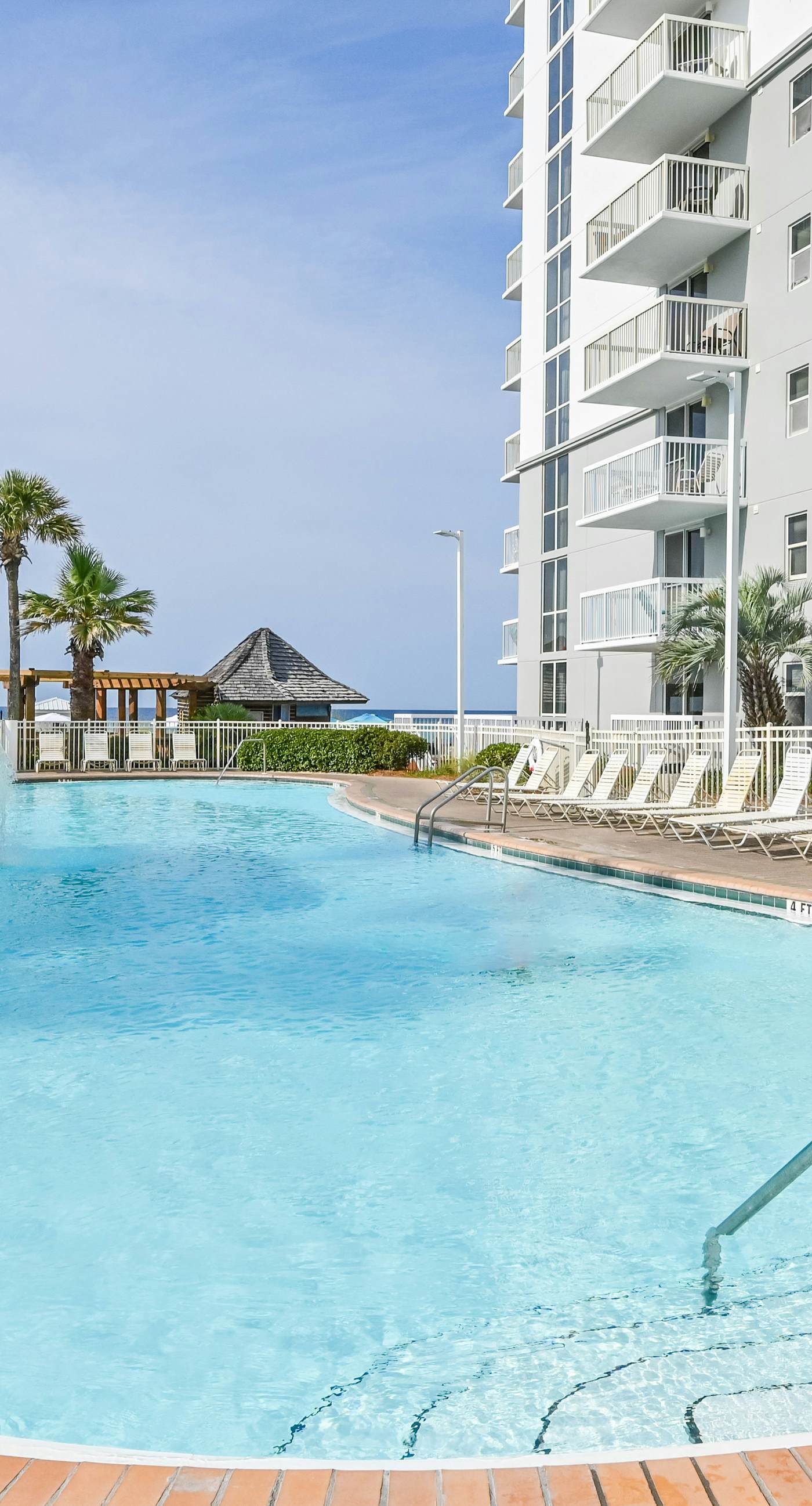 Gulf-front condo with stunning 11th-floor views, pools, hot tub & gyms