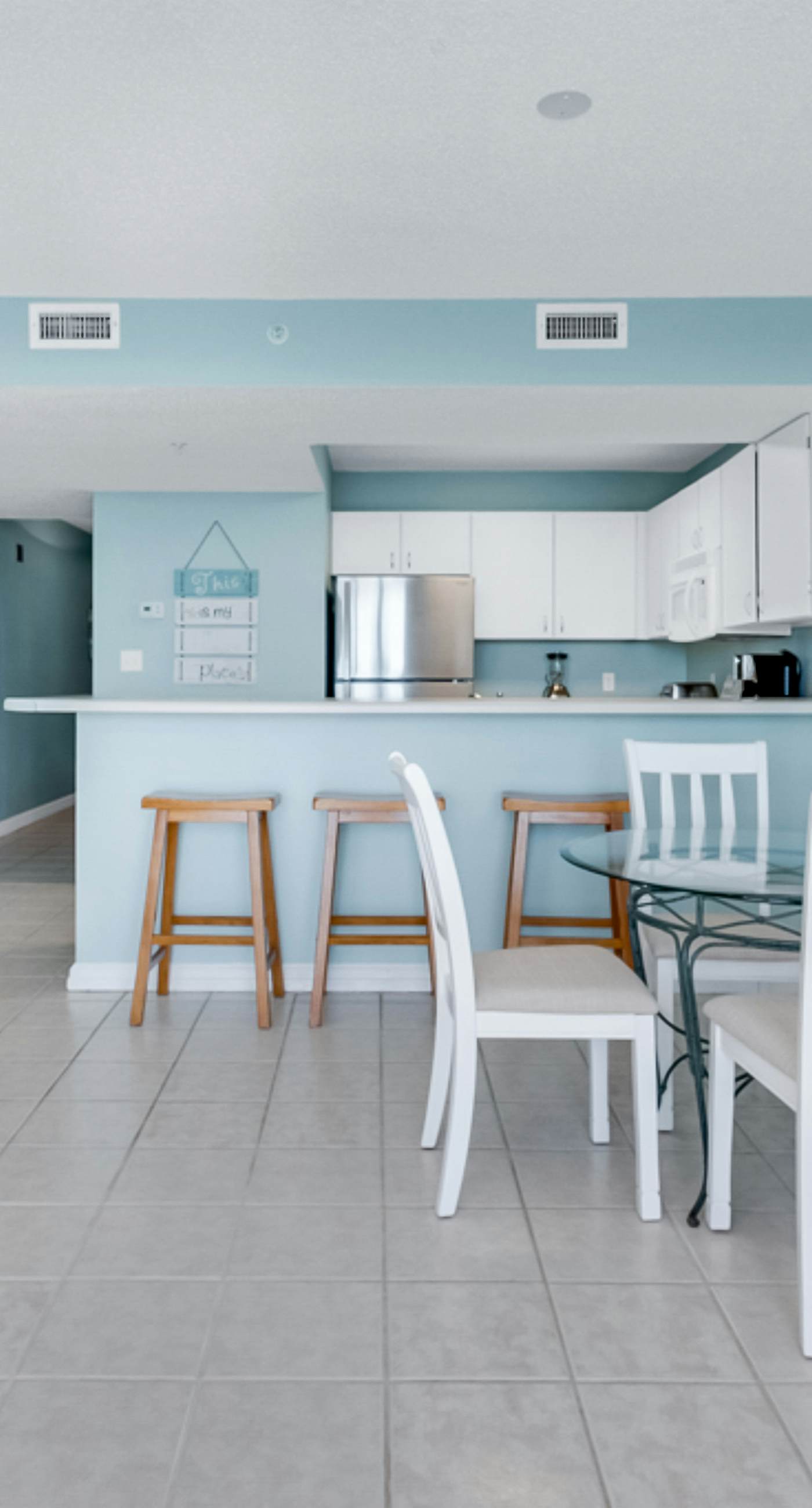 Gulf-front condo with stunning 11th-floor views, pools, hot tub & gyms