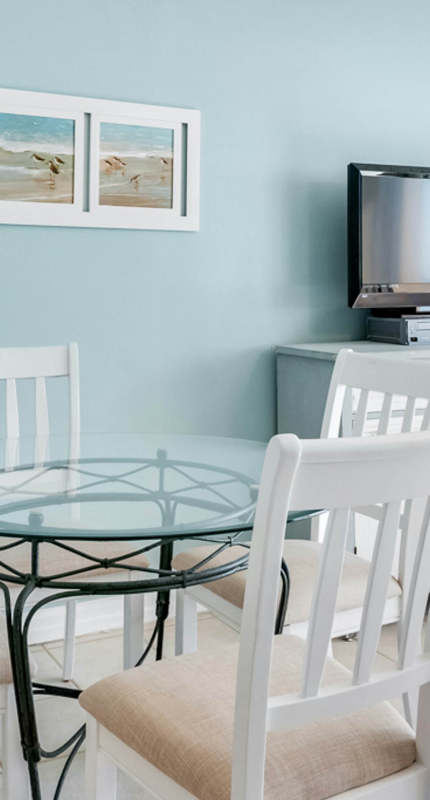 Gulf-front condo with stunning 11th-floor views, pools, hot tub & gyms