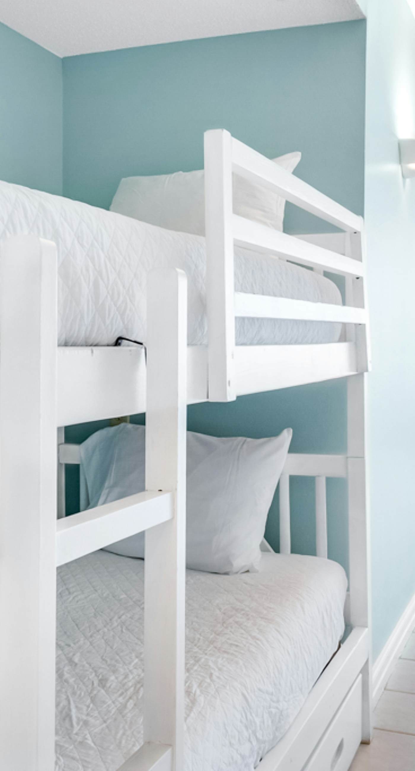 Gulf-front condo with stunning 11th-floor views, pools, hot tub & gyms