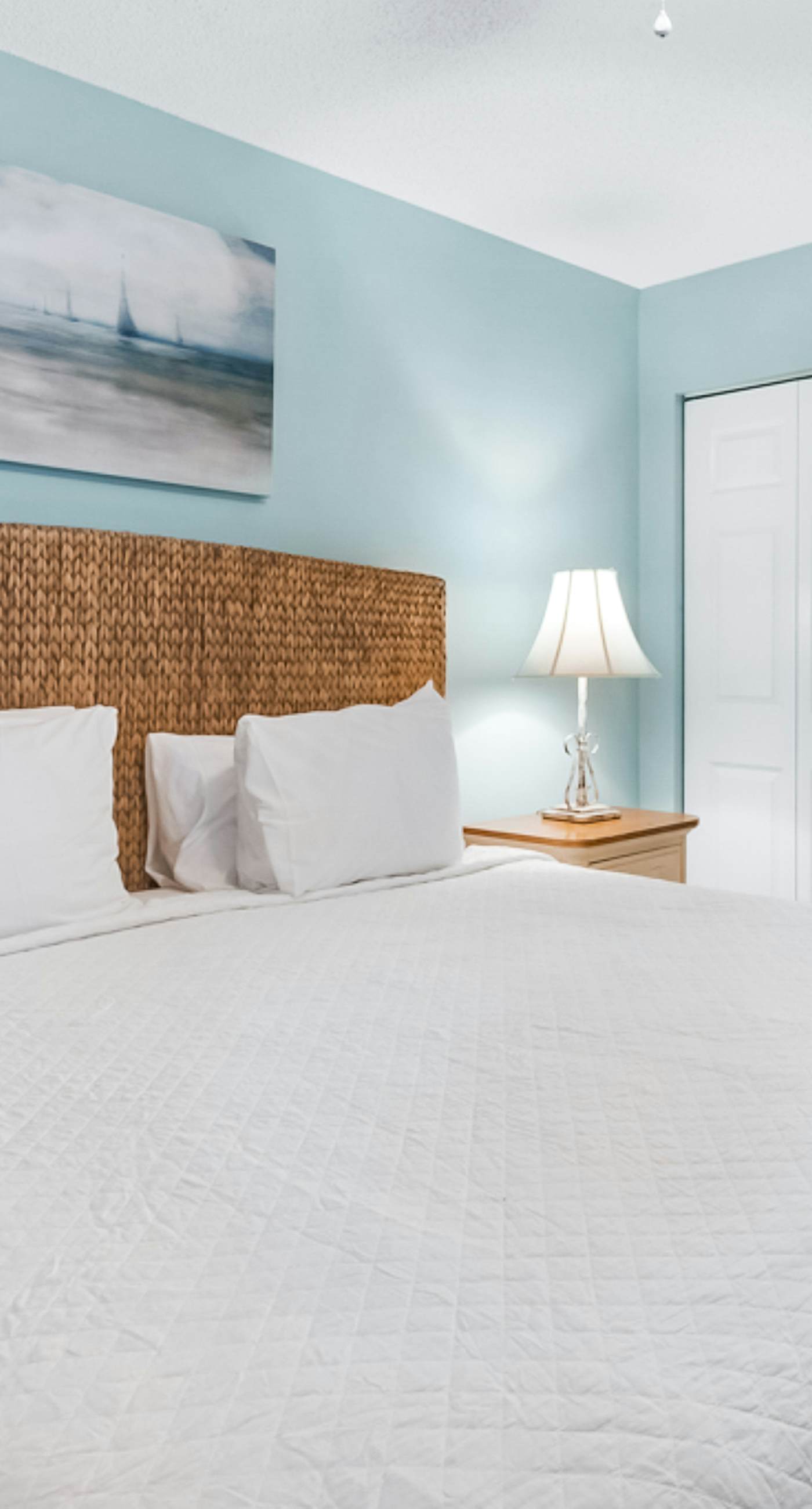 Gulf-front condo with stunning 11th-floor views, pools, hot tub & gyms