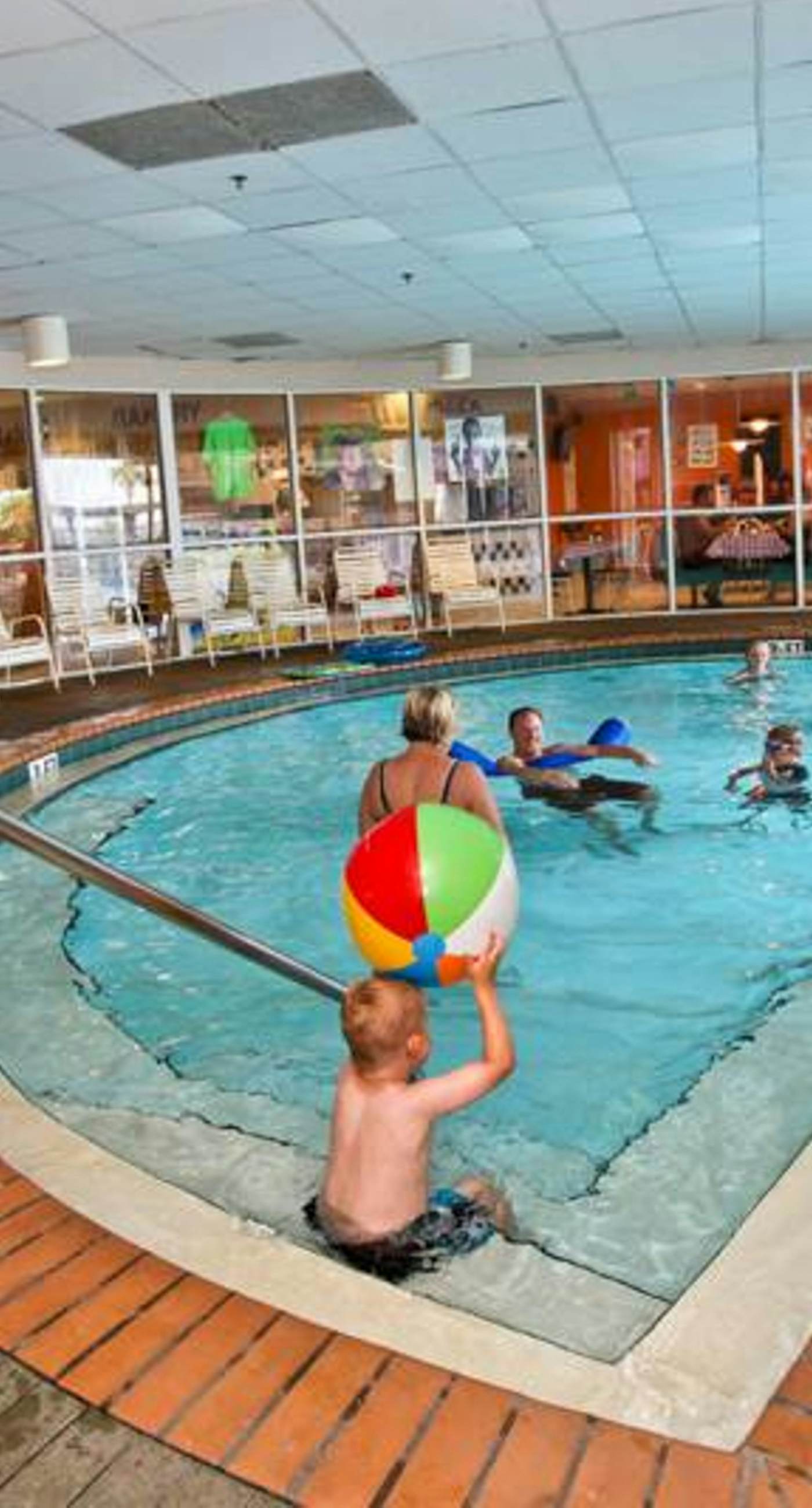 Gulf-front condo with stunning 11th-floor views, pools, hot tub & gyms