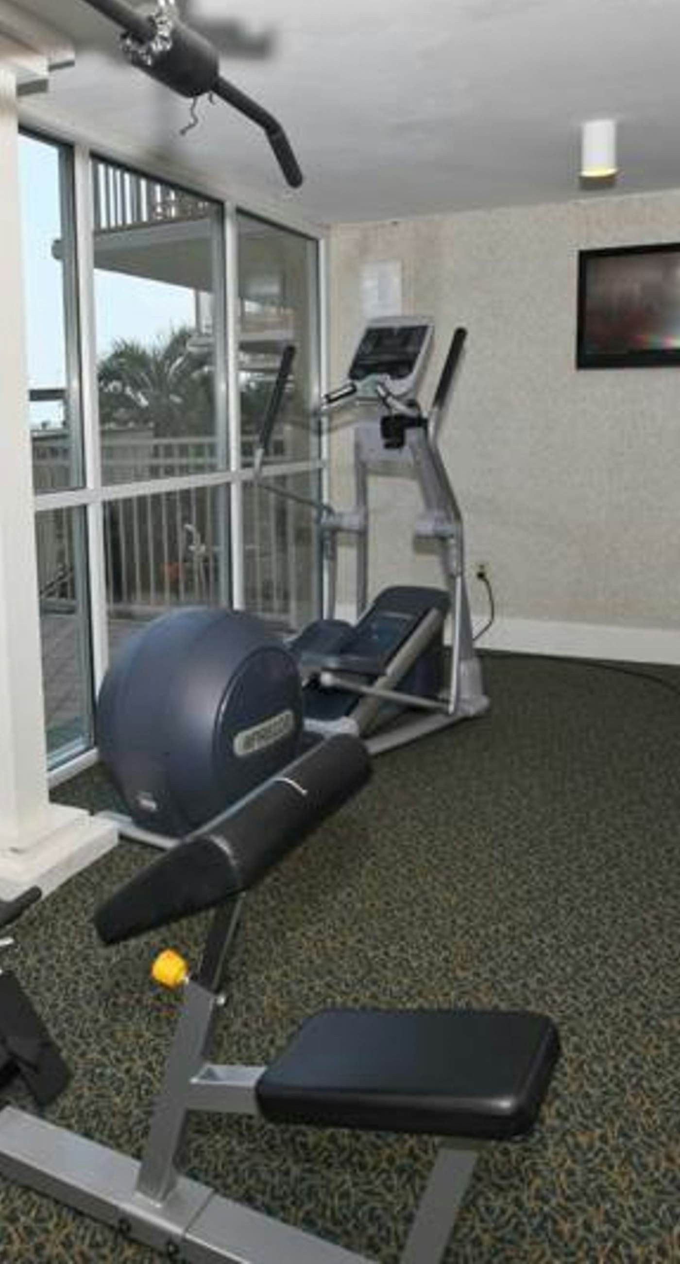 Gulf-front condo with stunning 11th-floor views, pools, hot tub & gyms