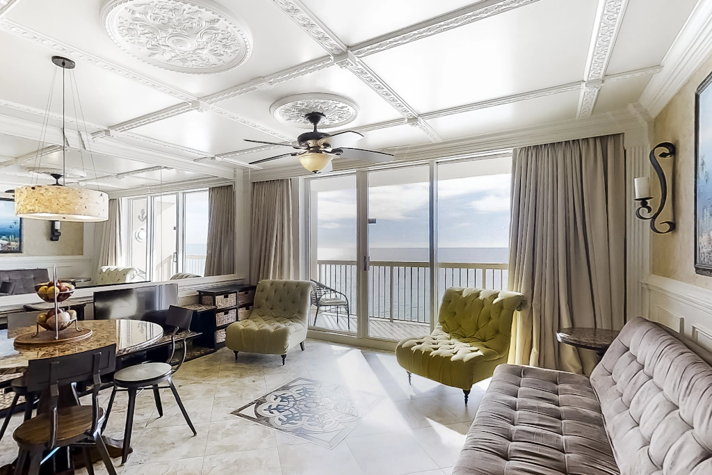 Beachfront, 15th-floor condo with great Gulf view, hot tub, pools & gyms