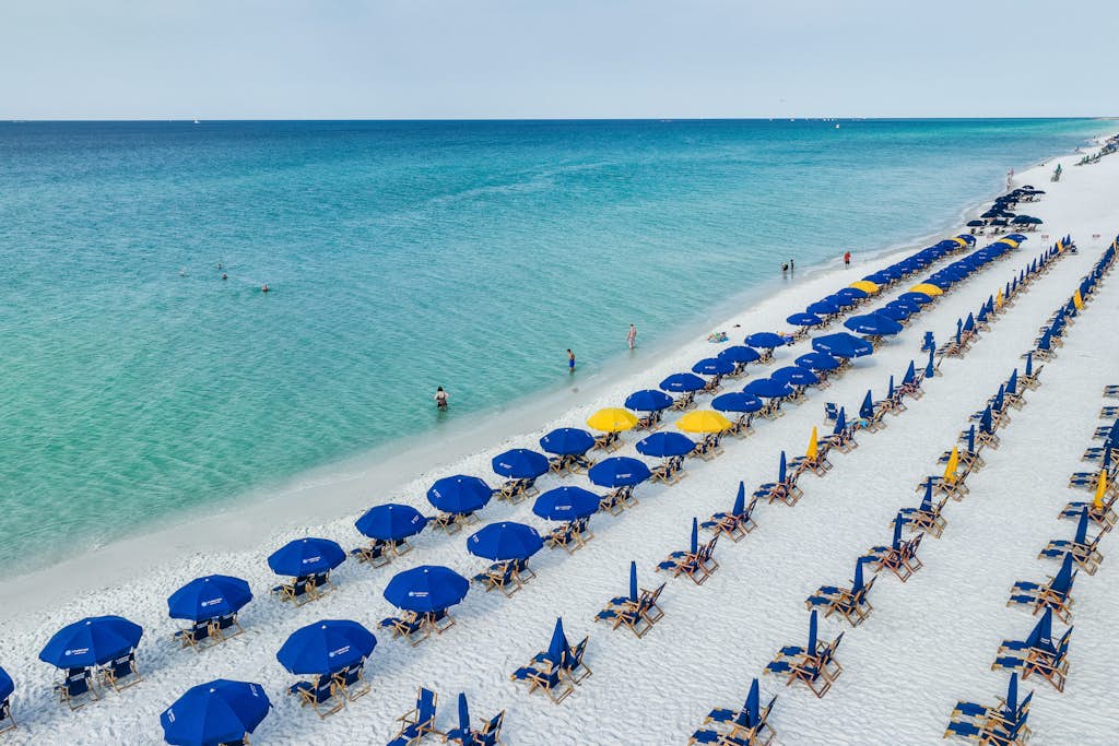 Beachfront, 15th-floor condo with great Gulf view, hot tub, pools & gyms
