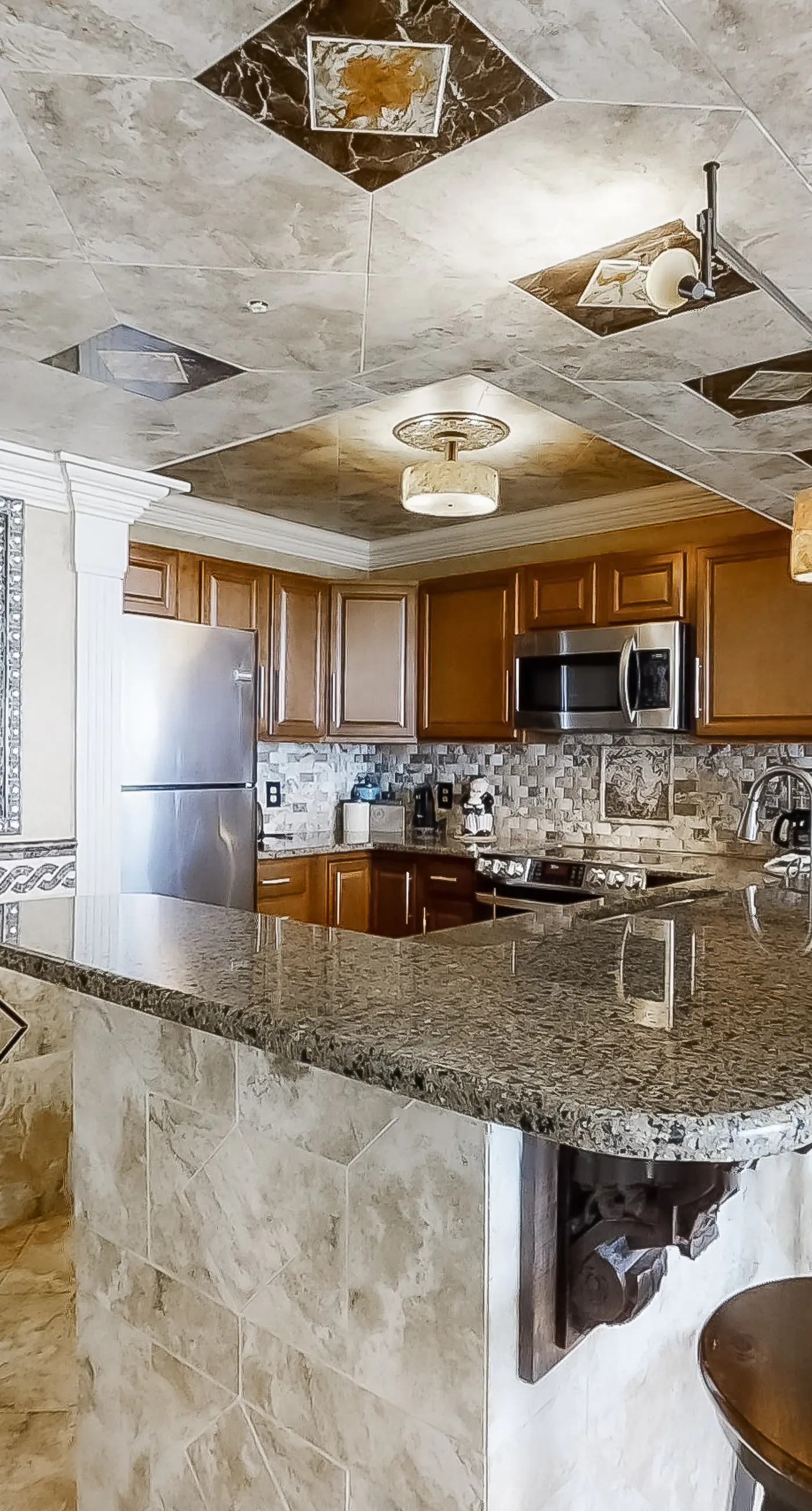 Beachfront, 15th-floor condo with great Gulf view, hot tub, pools & gyms