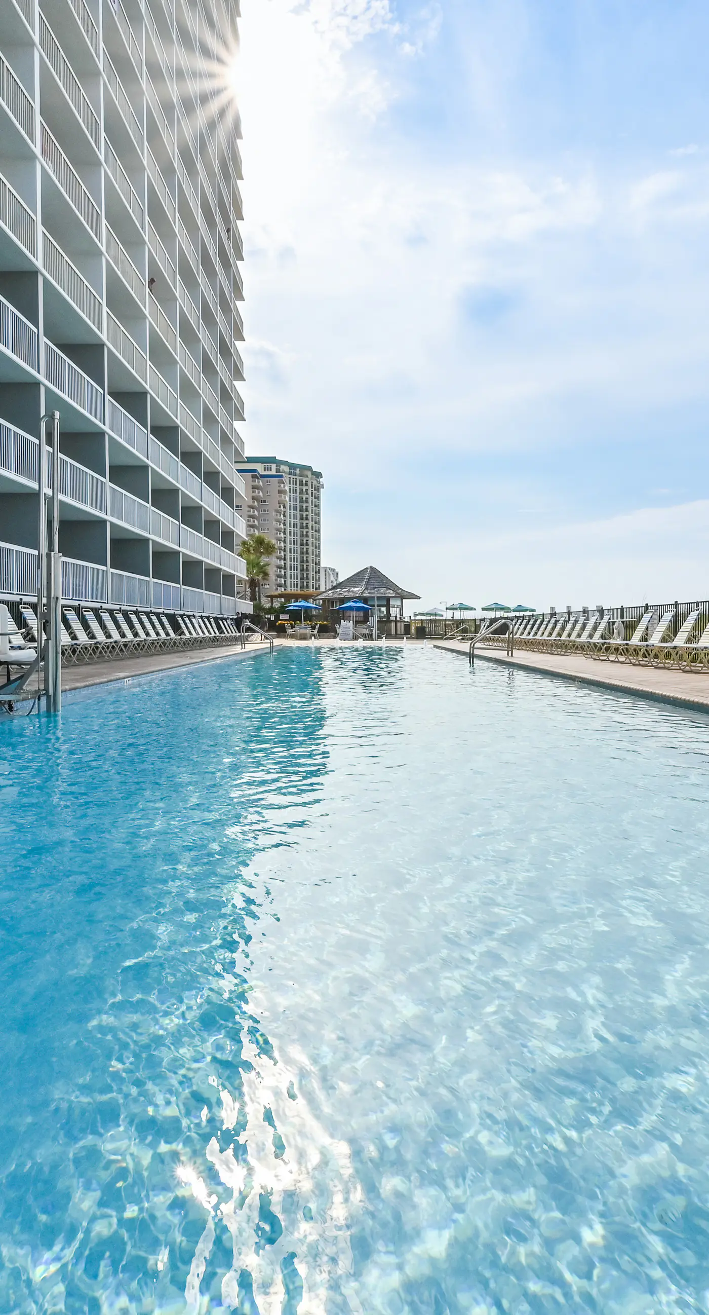 Beachfront, 15th-floor condo with great Gulf view, hot tub, pools & gyms