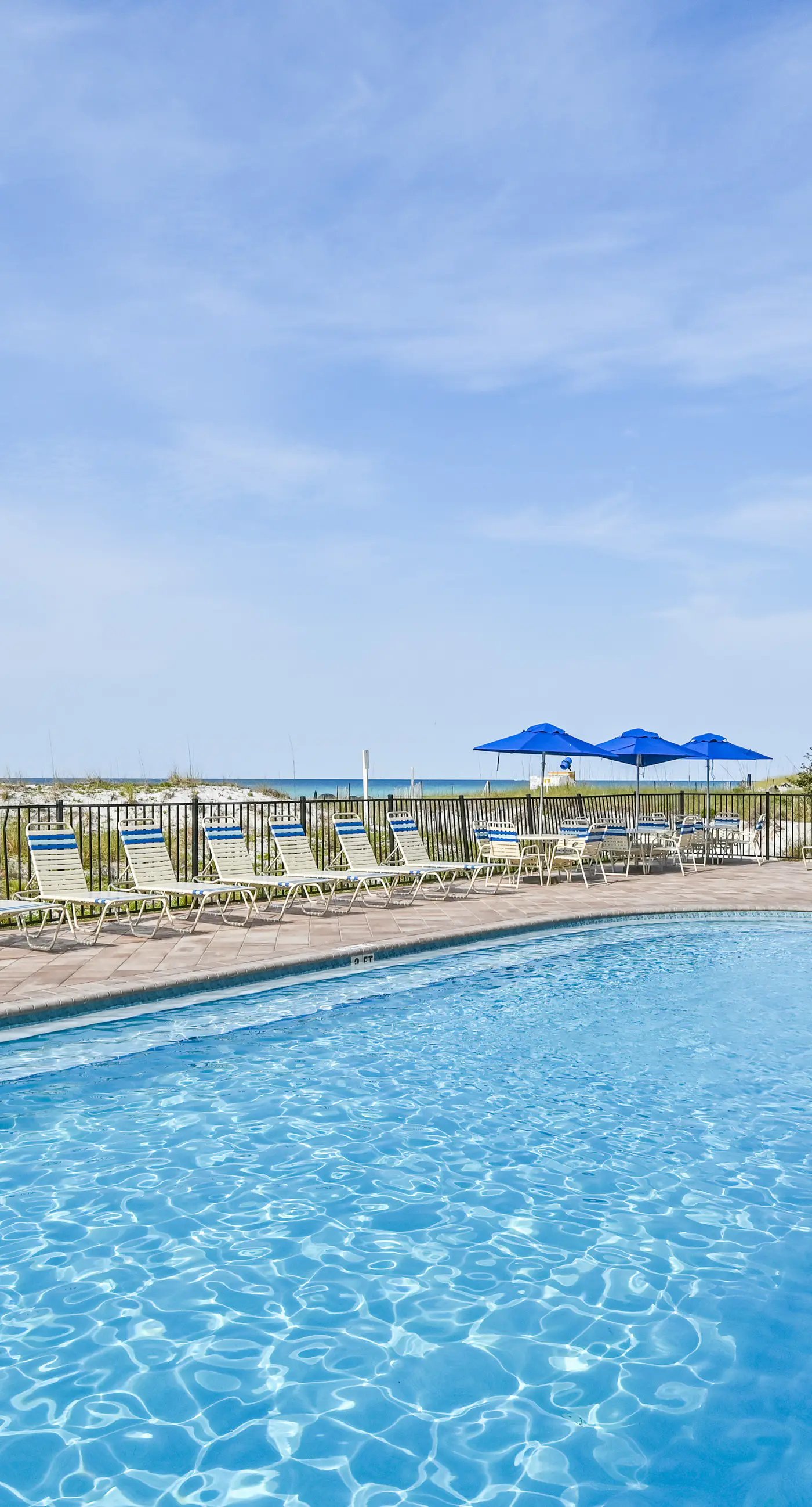 Beachfront, 15th-floor condo with great Gulf view, hot tub, pools & gyms